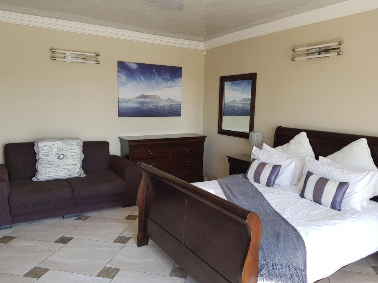 Family Room with Ocean View - Photo 5