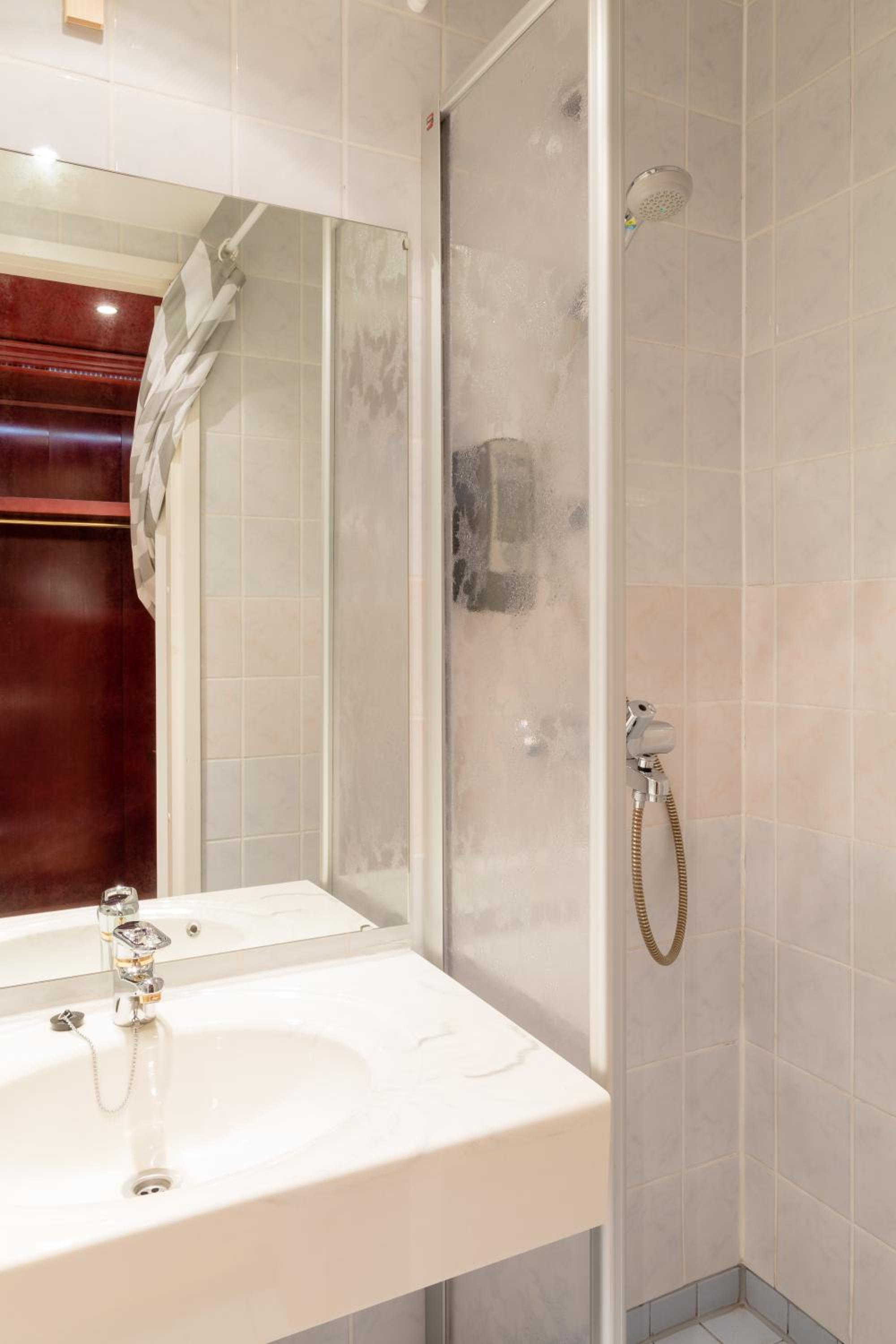 Standard Double or Twin Room photo 3