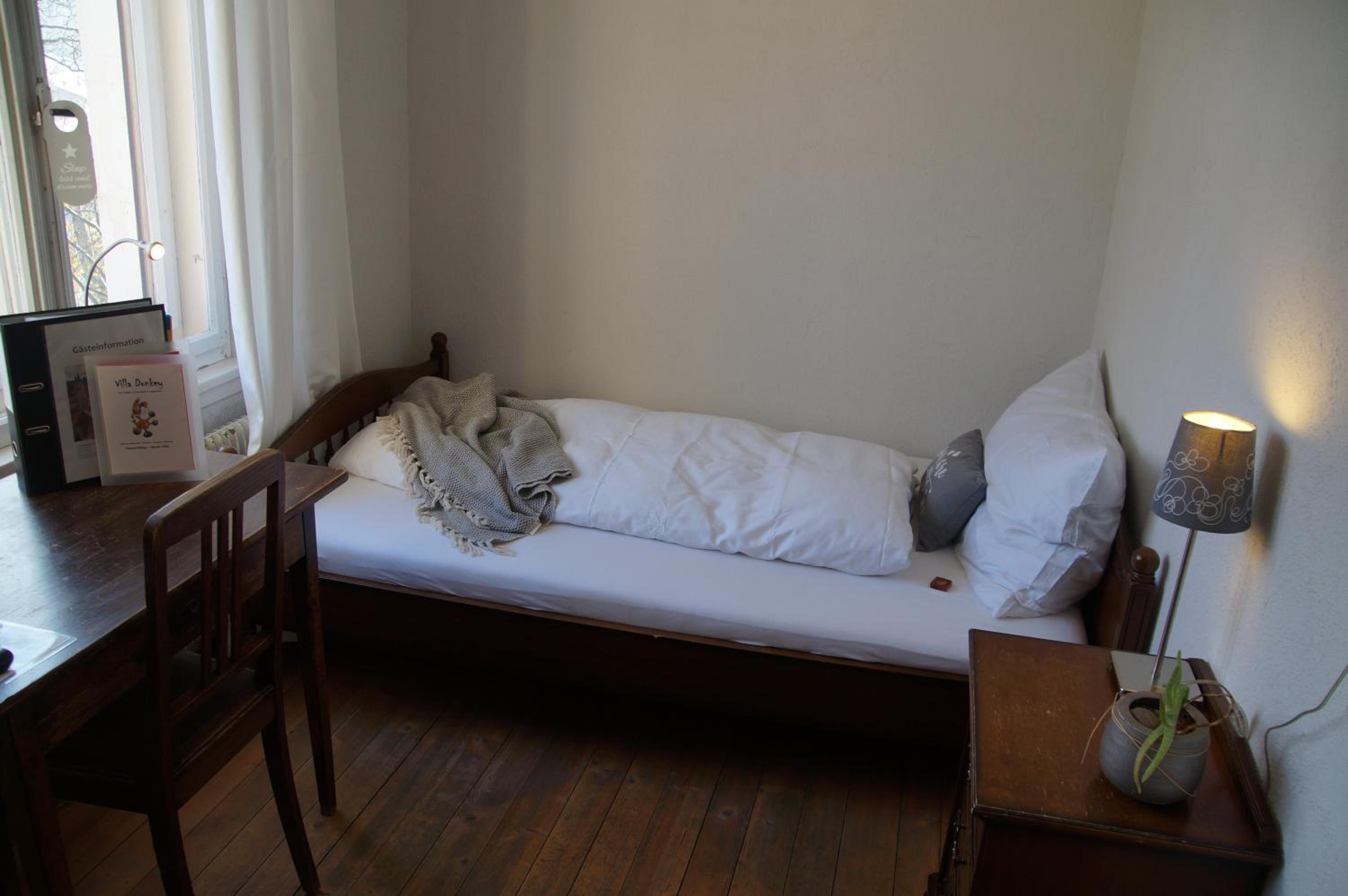 Single Room with Shared Bathroom - 1st Floor photo 2