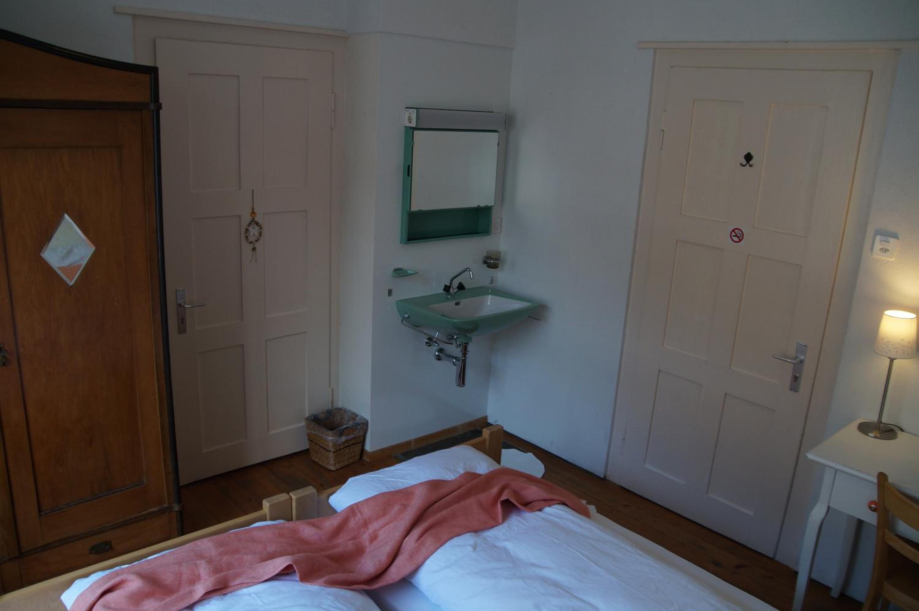 Twin Room with shared bathroom - 1st Floor photo 1