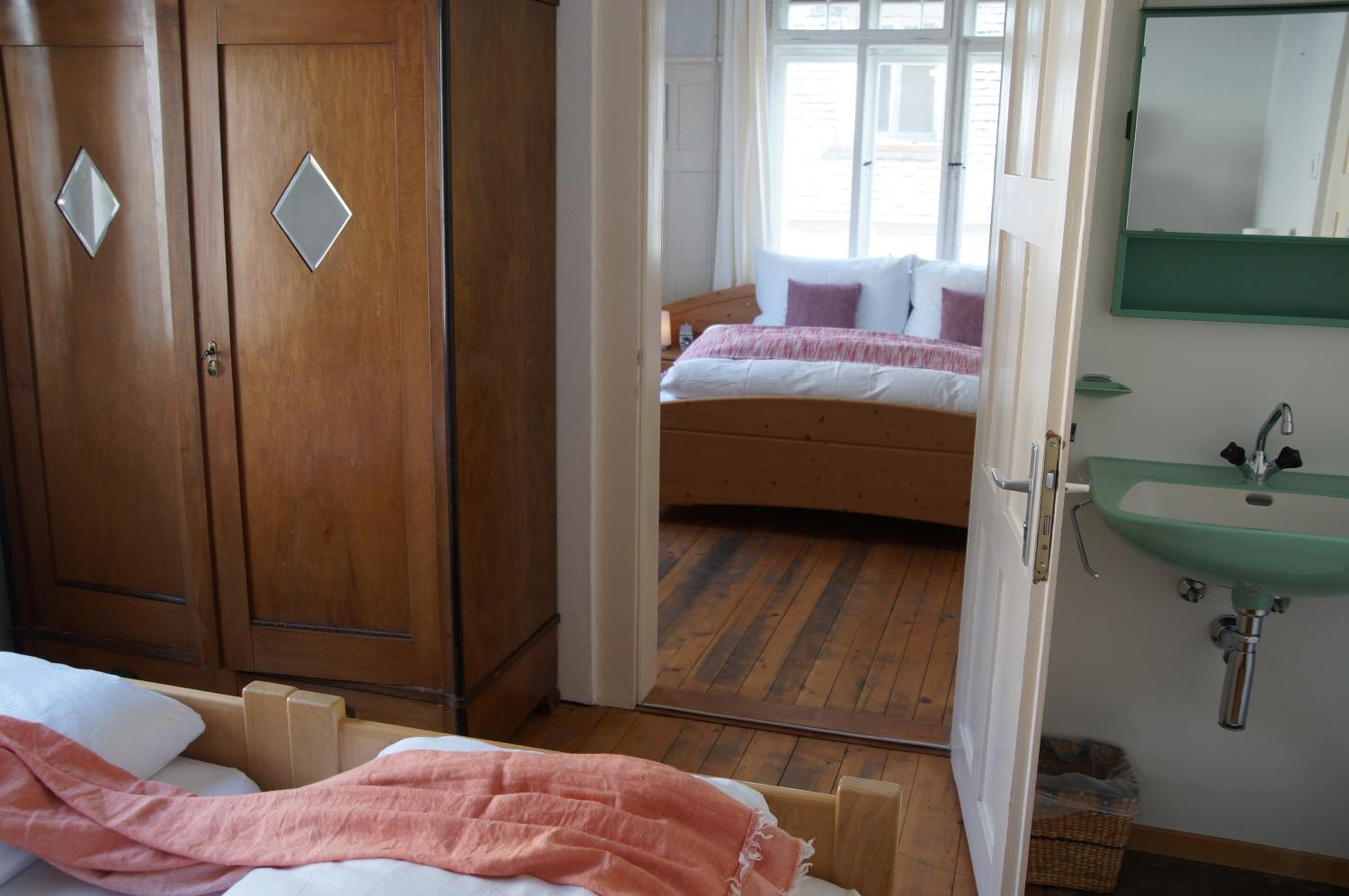 Twin Room with shared bathroom - 1st Floor photo 2