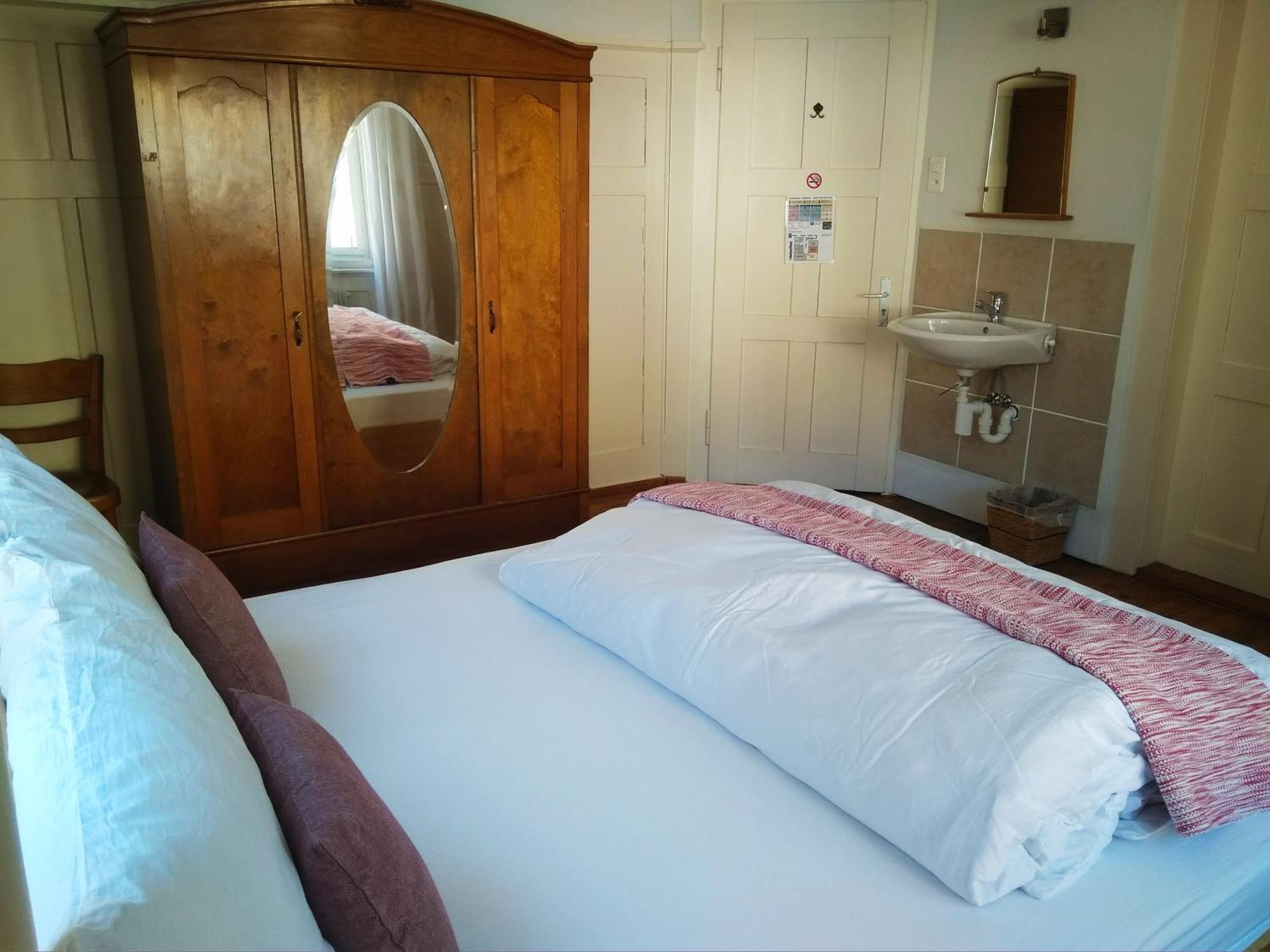 Double Room with Shared Bathroom - 1st Floor photo 2