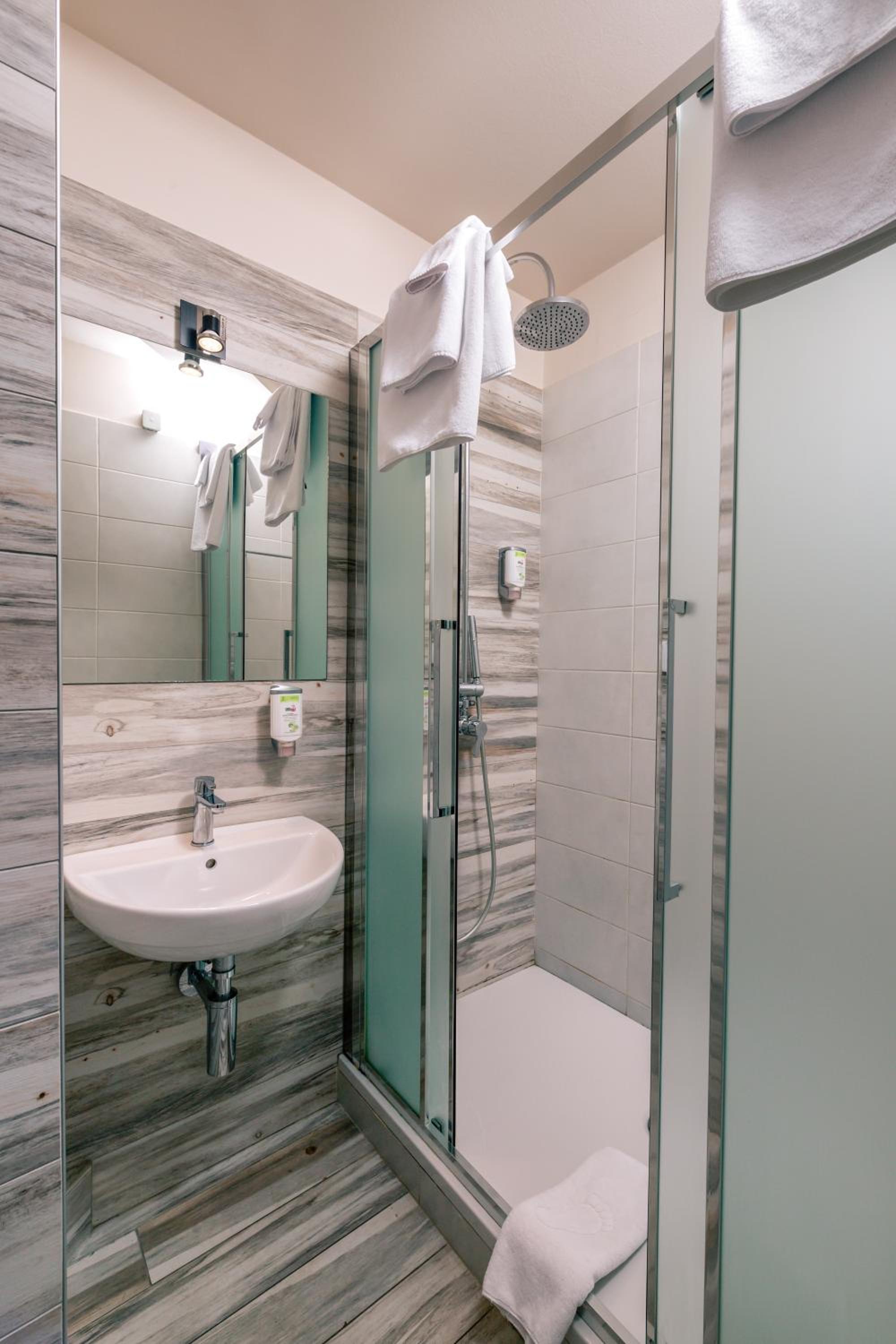One-Bedroom Apartment (3 Adults) photo 3