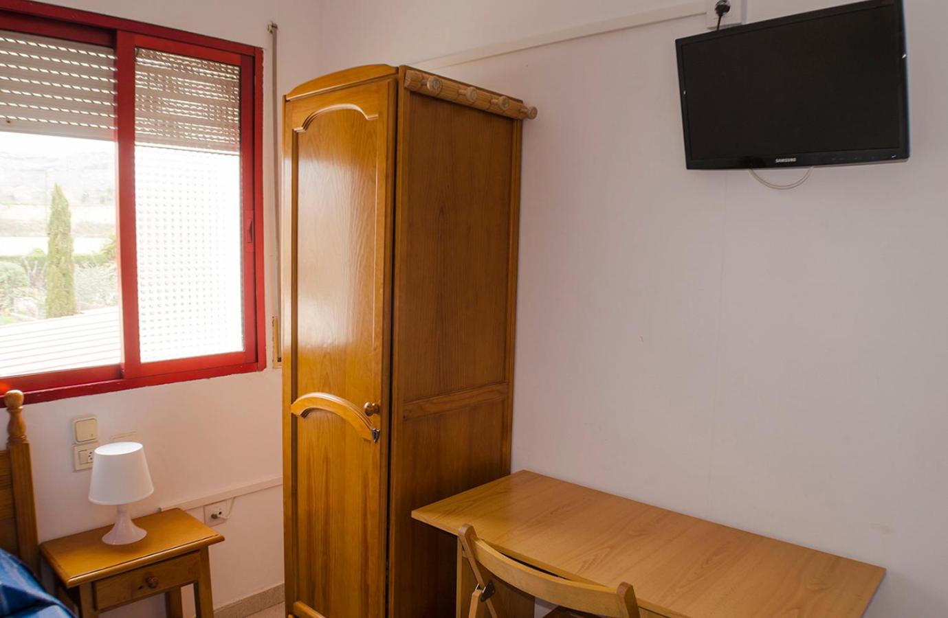 Single Room with Private Bathroom photo 2