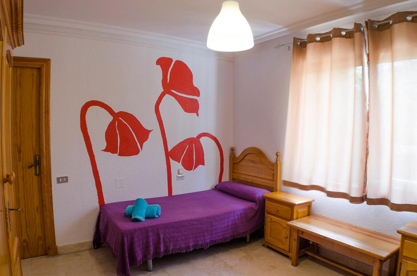 Twin Room with Private Bathroom photo 3