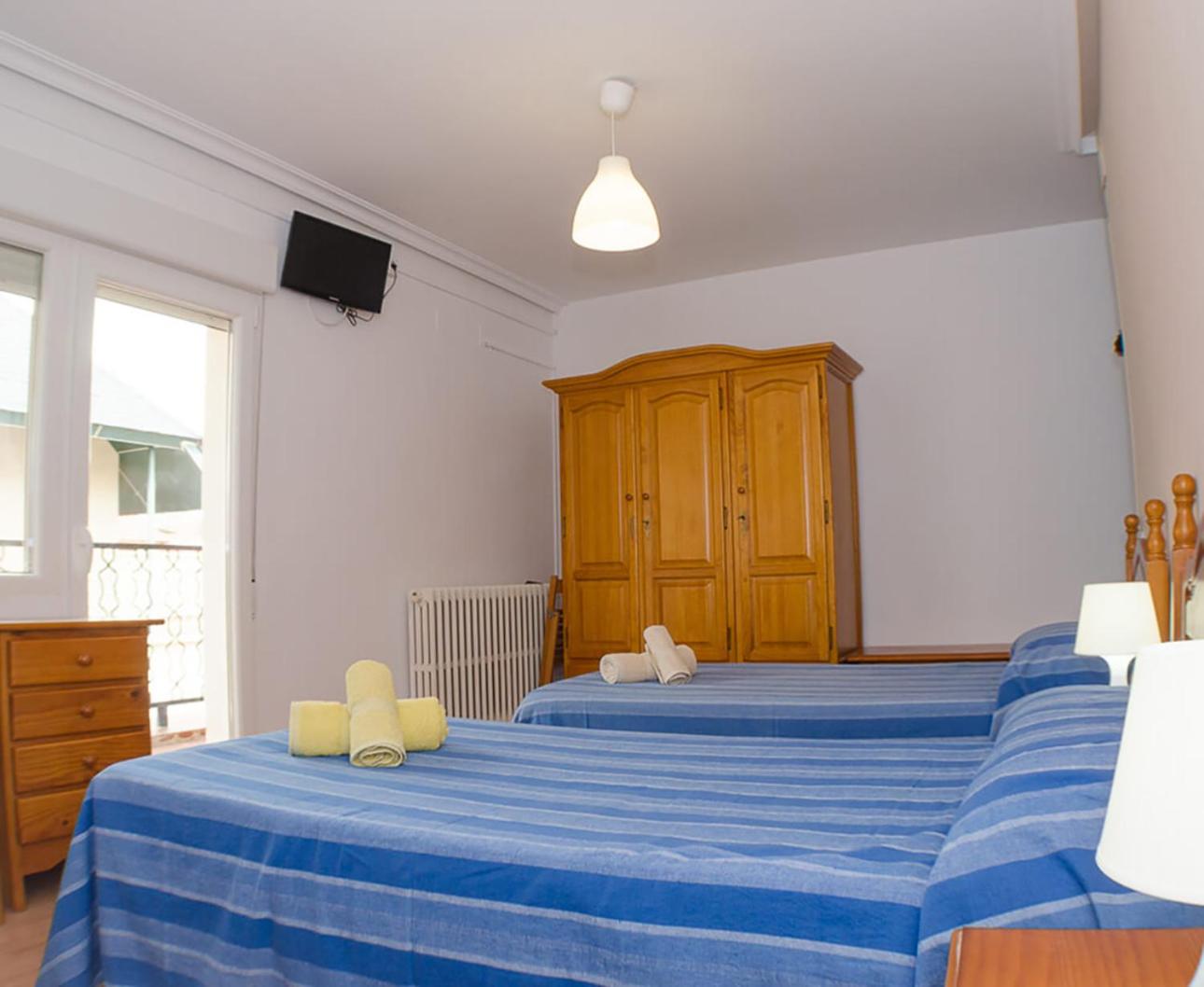 Triple Room with Private Bathroom photo 2