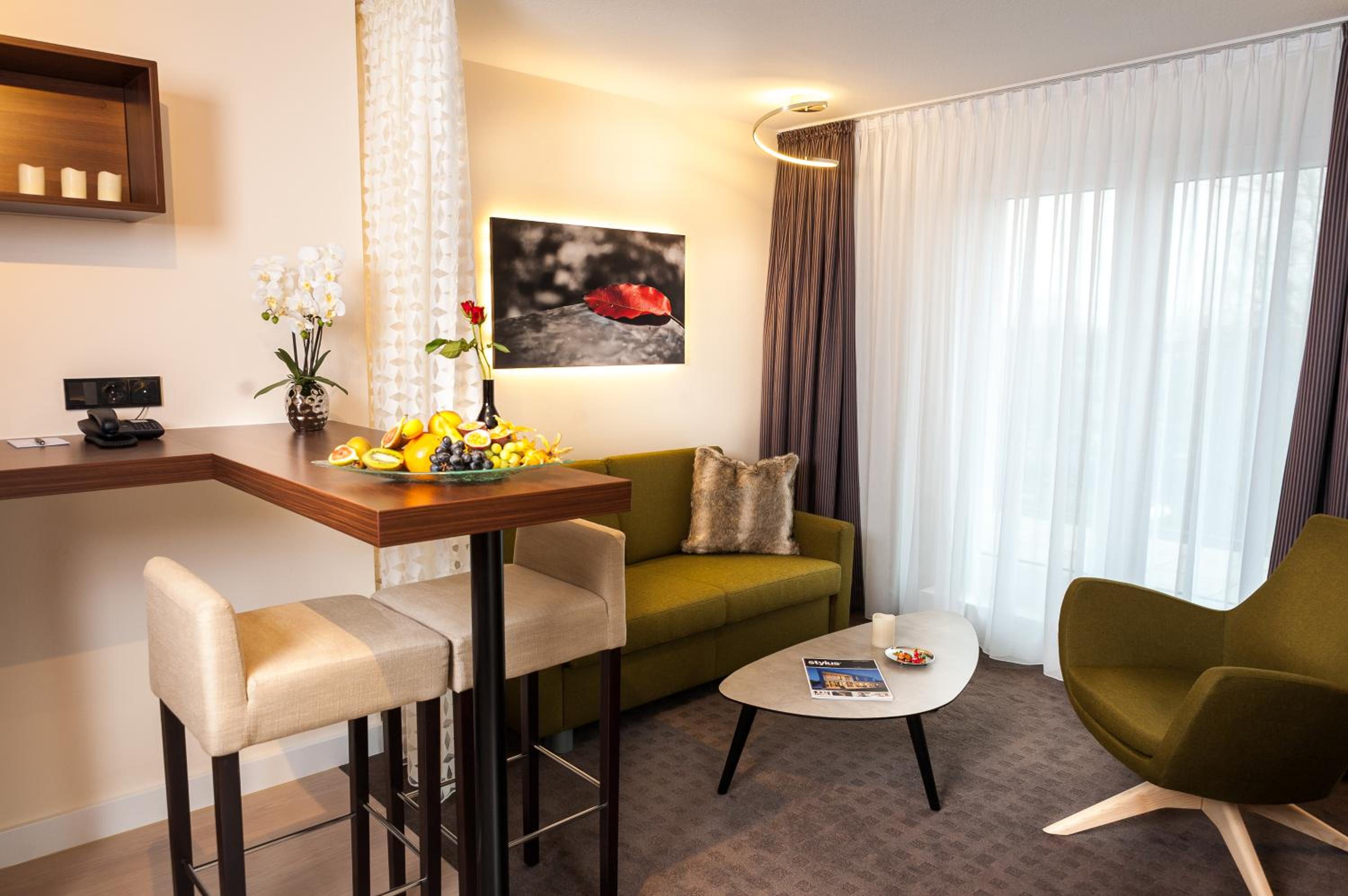 King Suite with Balcony - Photo 5