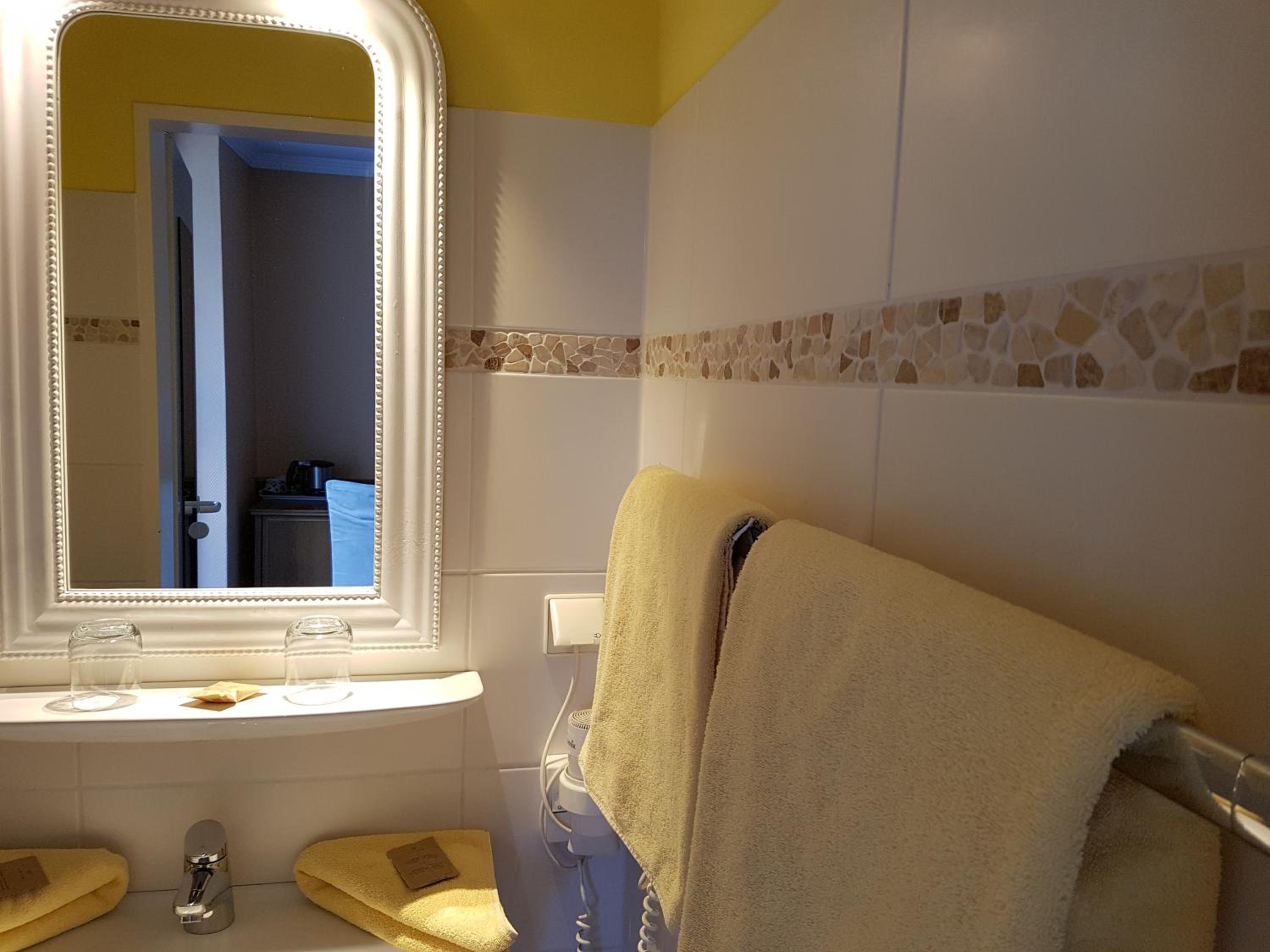 Standard Double Room - Photo 4
