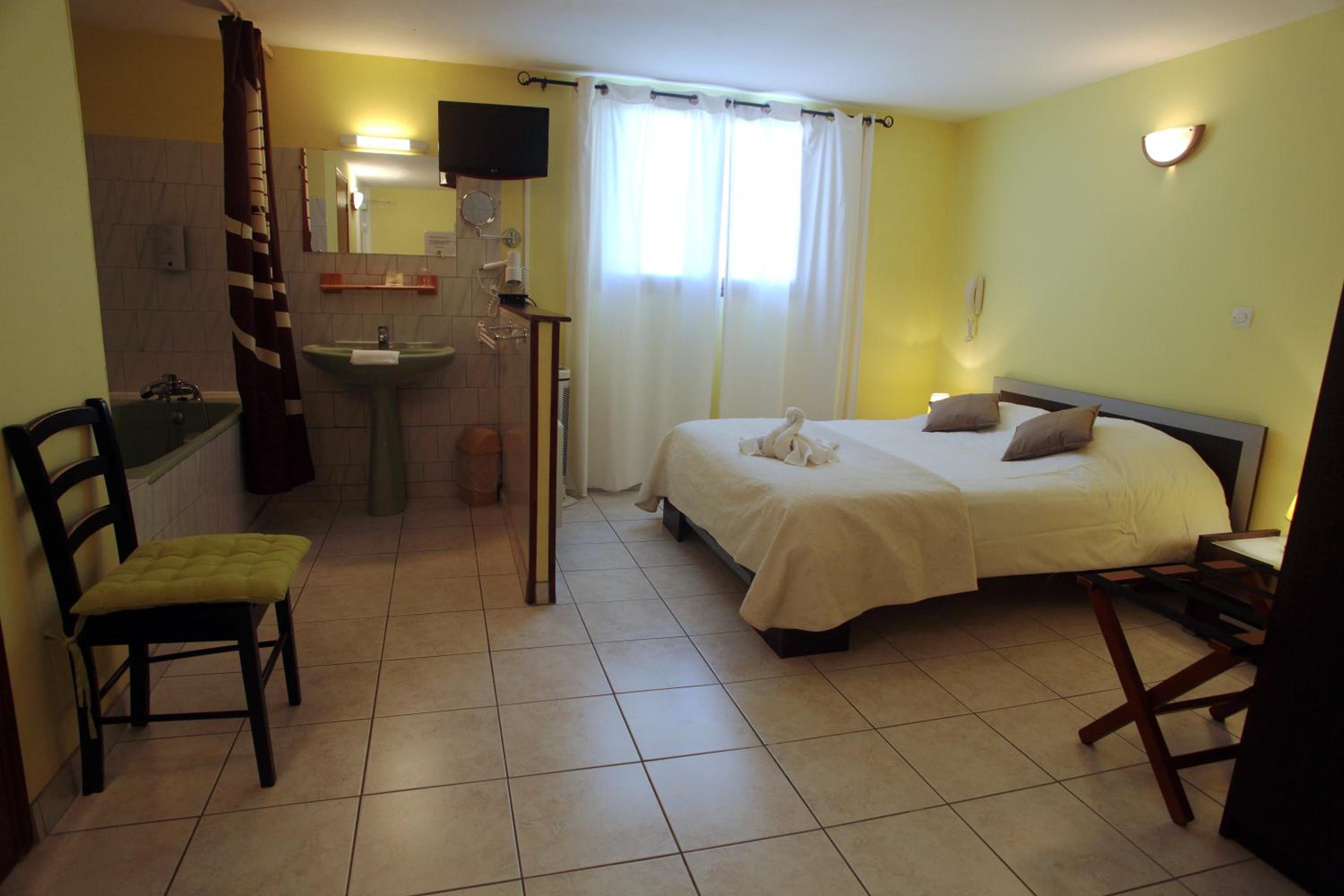 Standard  Double Room - Photo 1