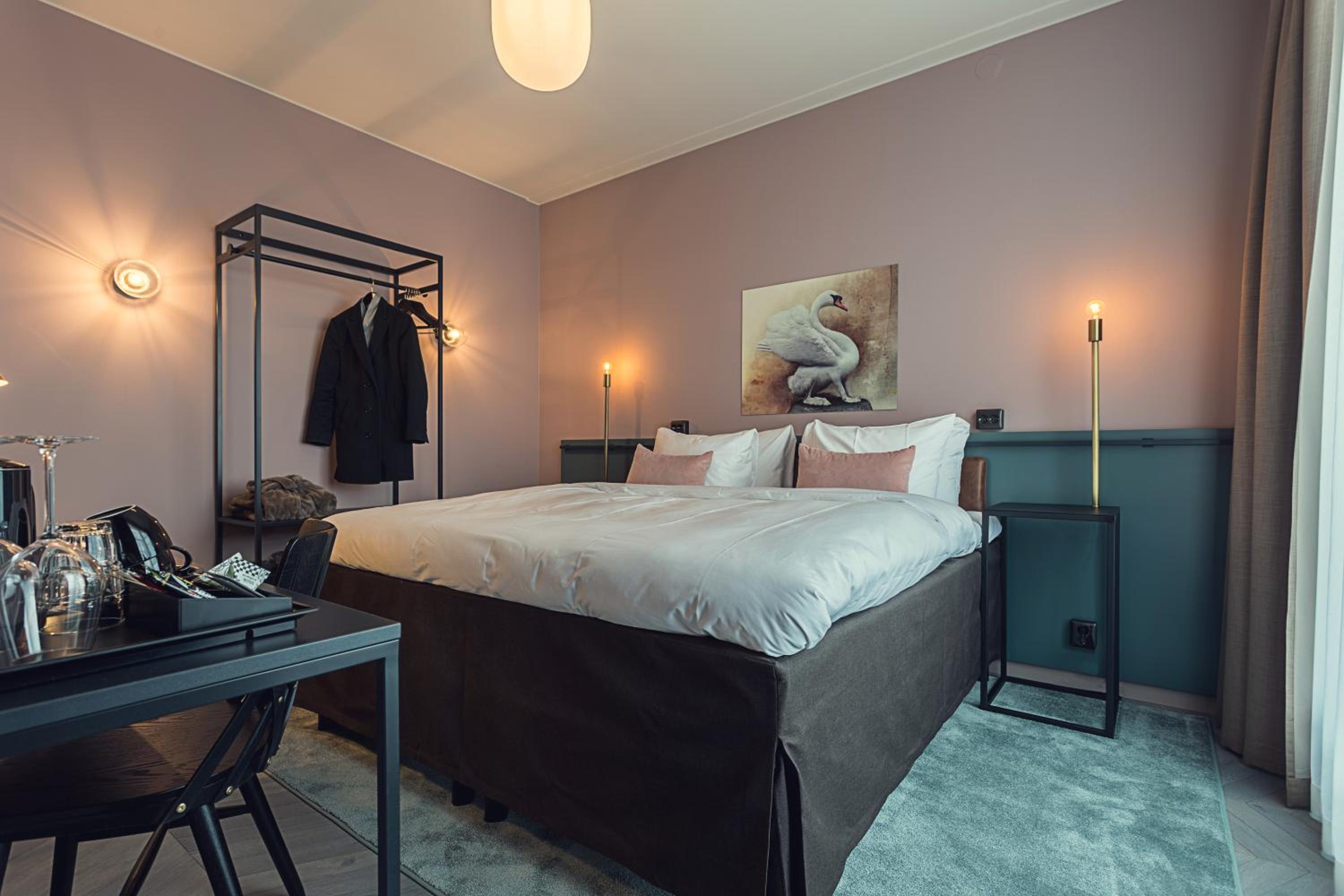 Suite with King Bed and Terrace - Non-Smoking - Photo 29