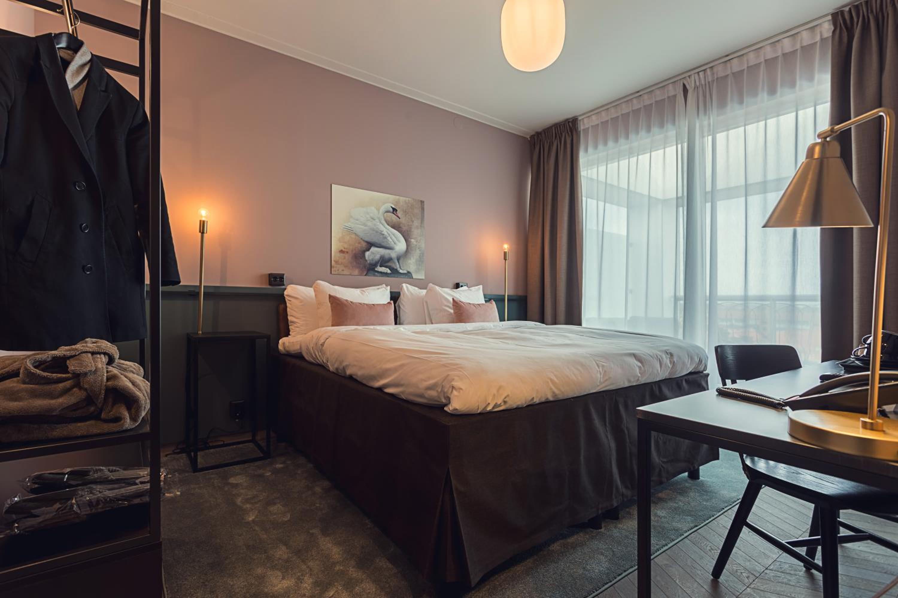 Suite with King Bed and Terrace - Non-Smoking - Photo 12
