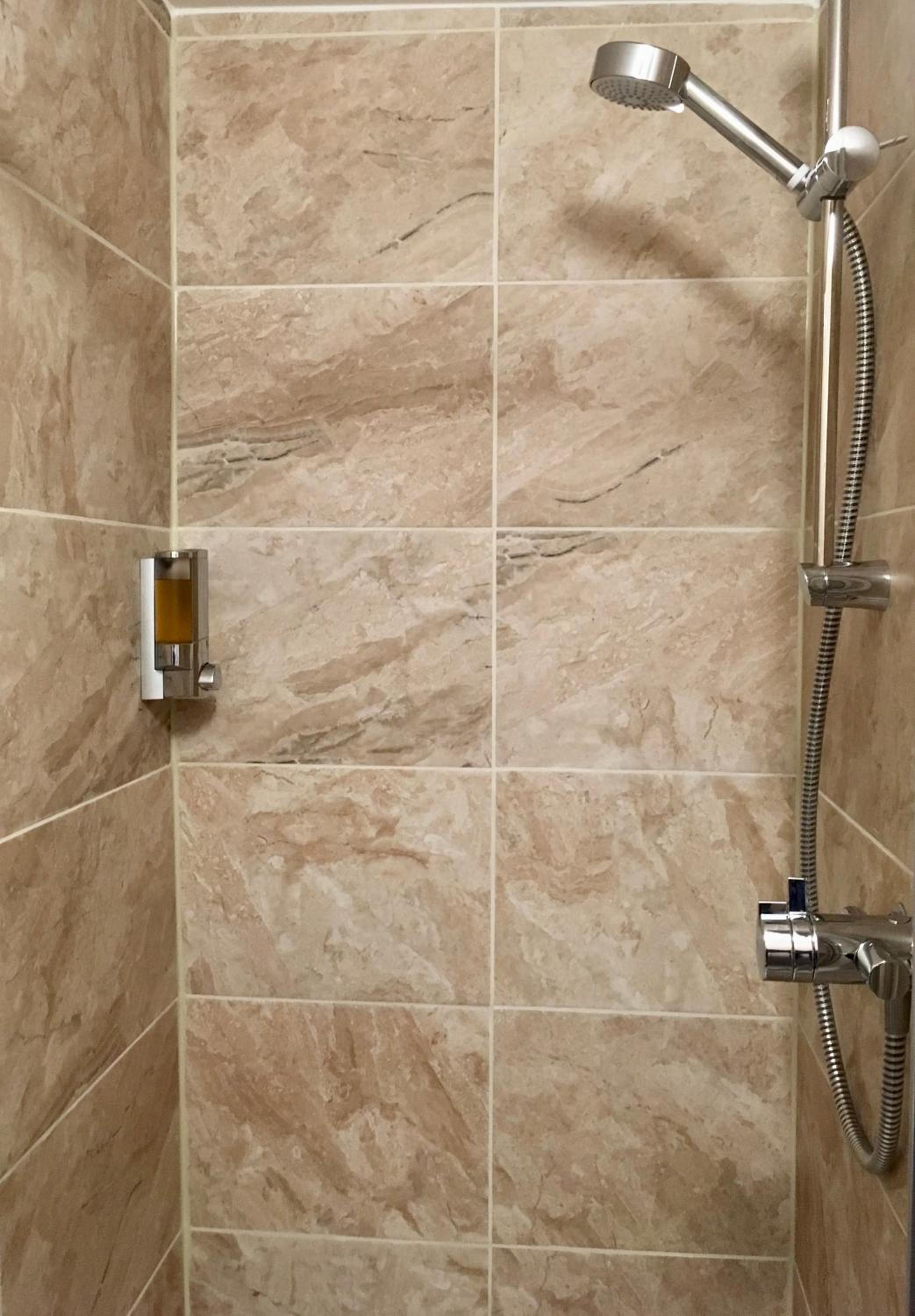 Starfits- Double Standard En-suite  photo 3