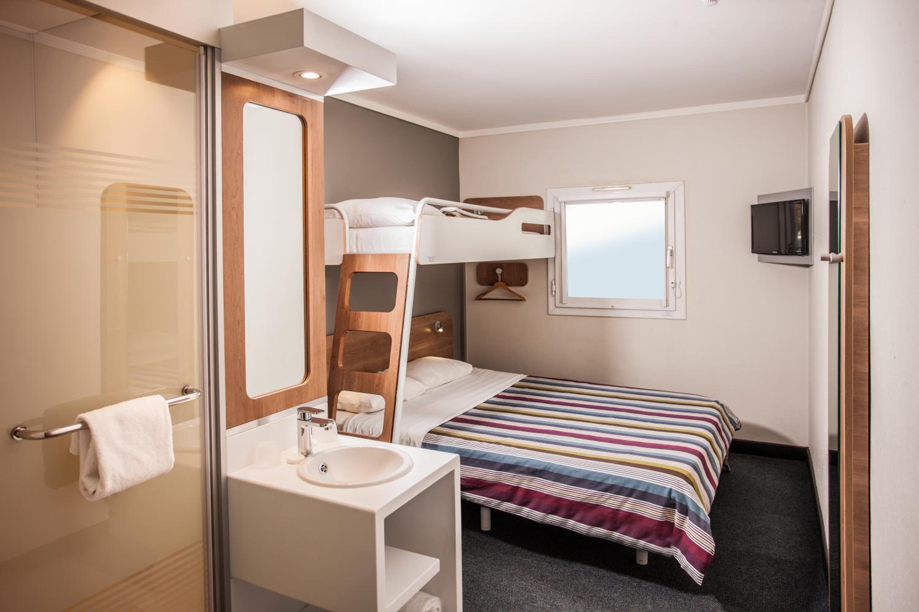 Standard Triple Room (Nonsmoking)