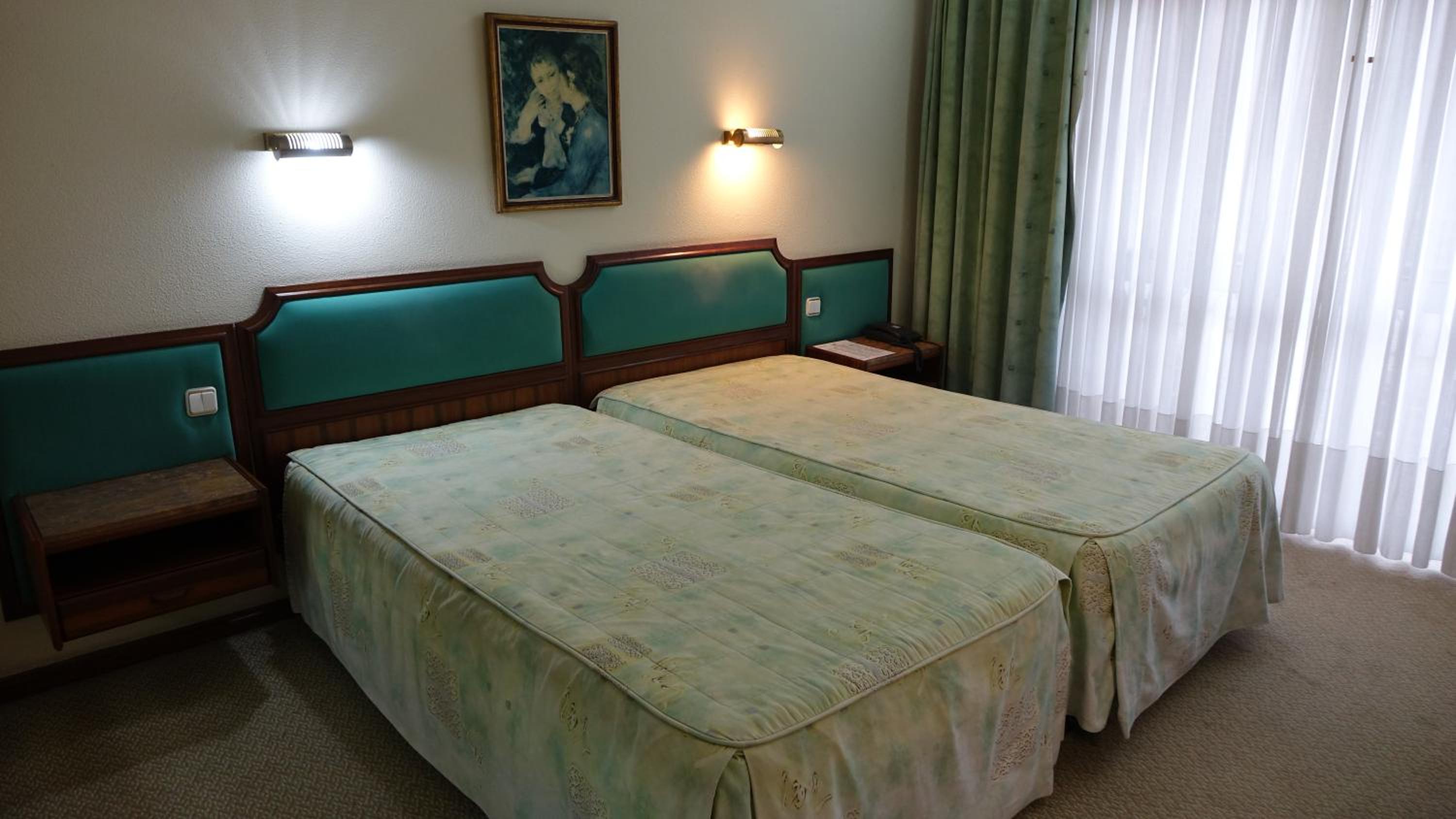 Standard Twin Room - Photo 7