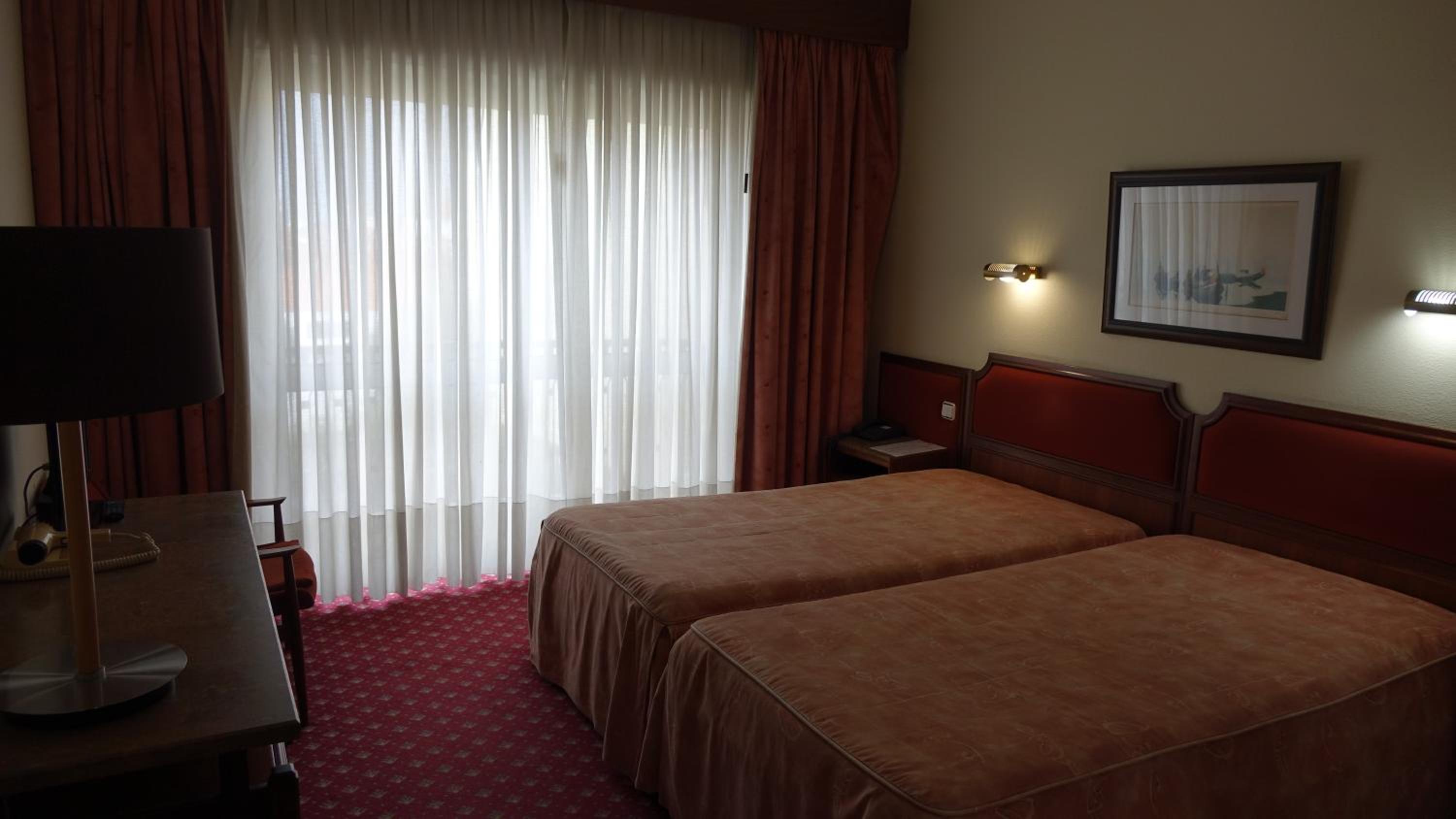 Standard Twin Room - Photo 3