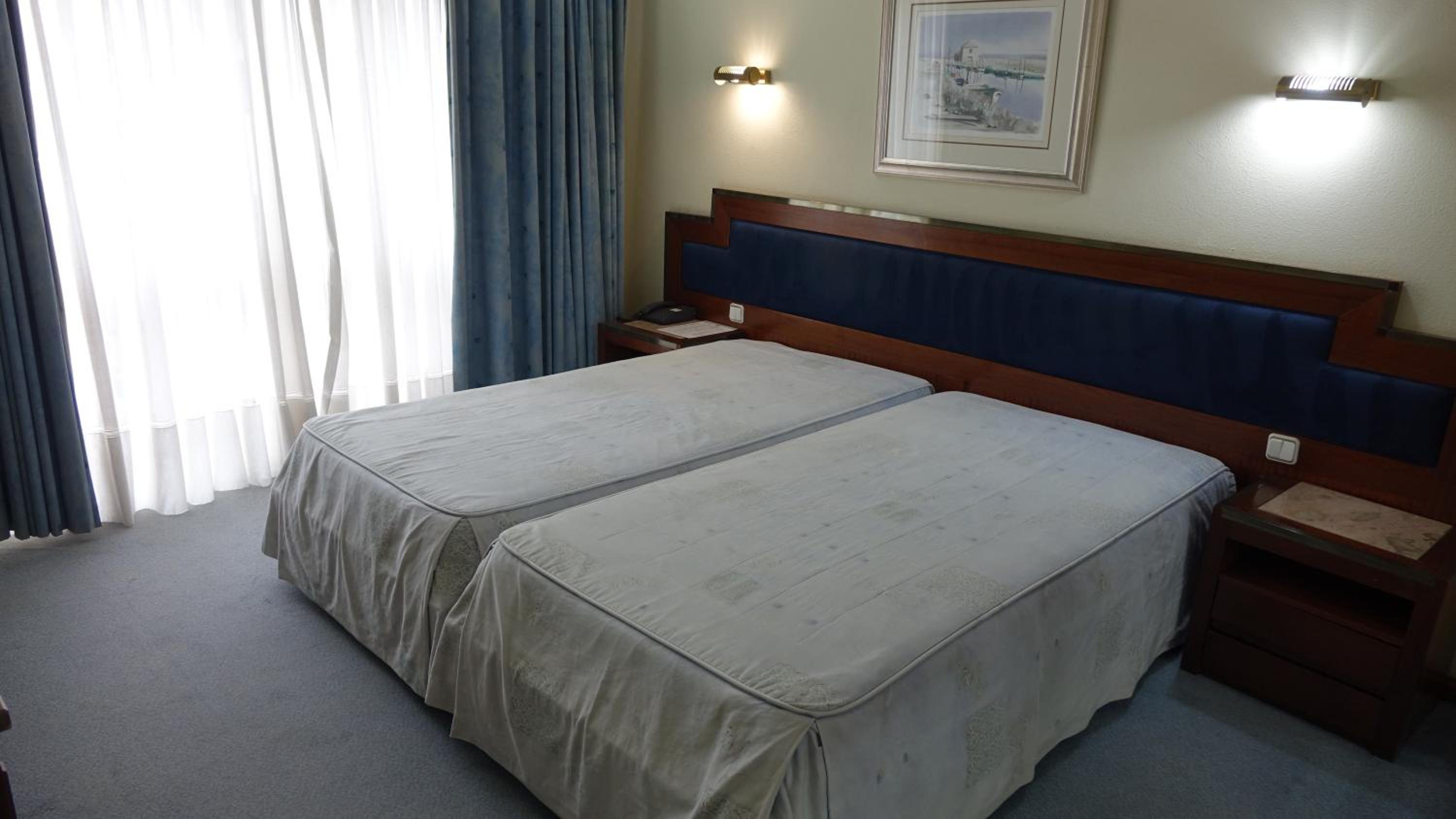 Standard Twin Room - Photo 2
