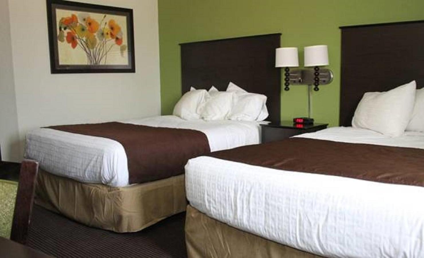 Queen Room with Two Queen Beds - Non-Smoking photo 1