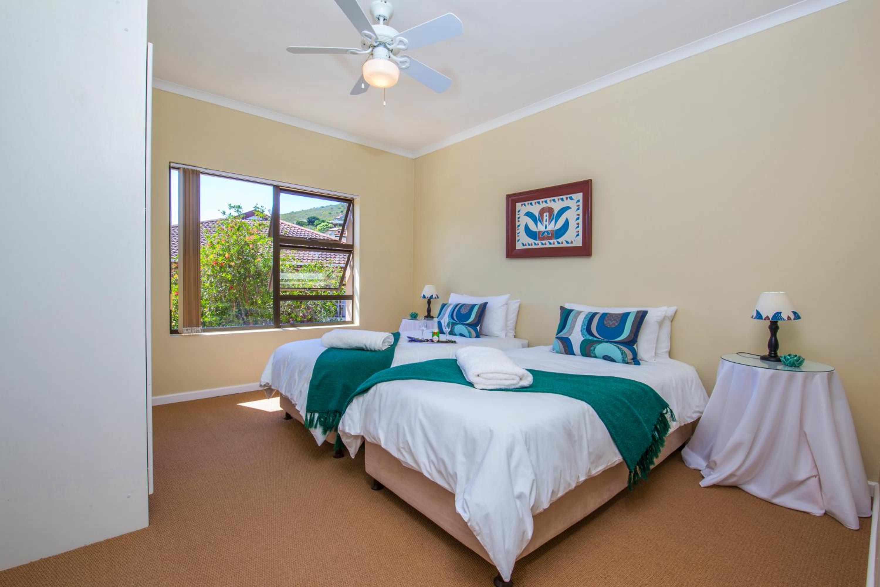 Single Room with Balcony - Photo 3