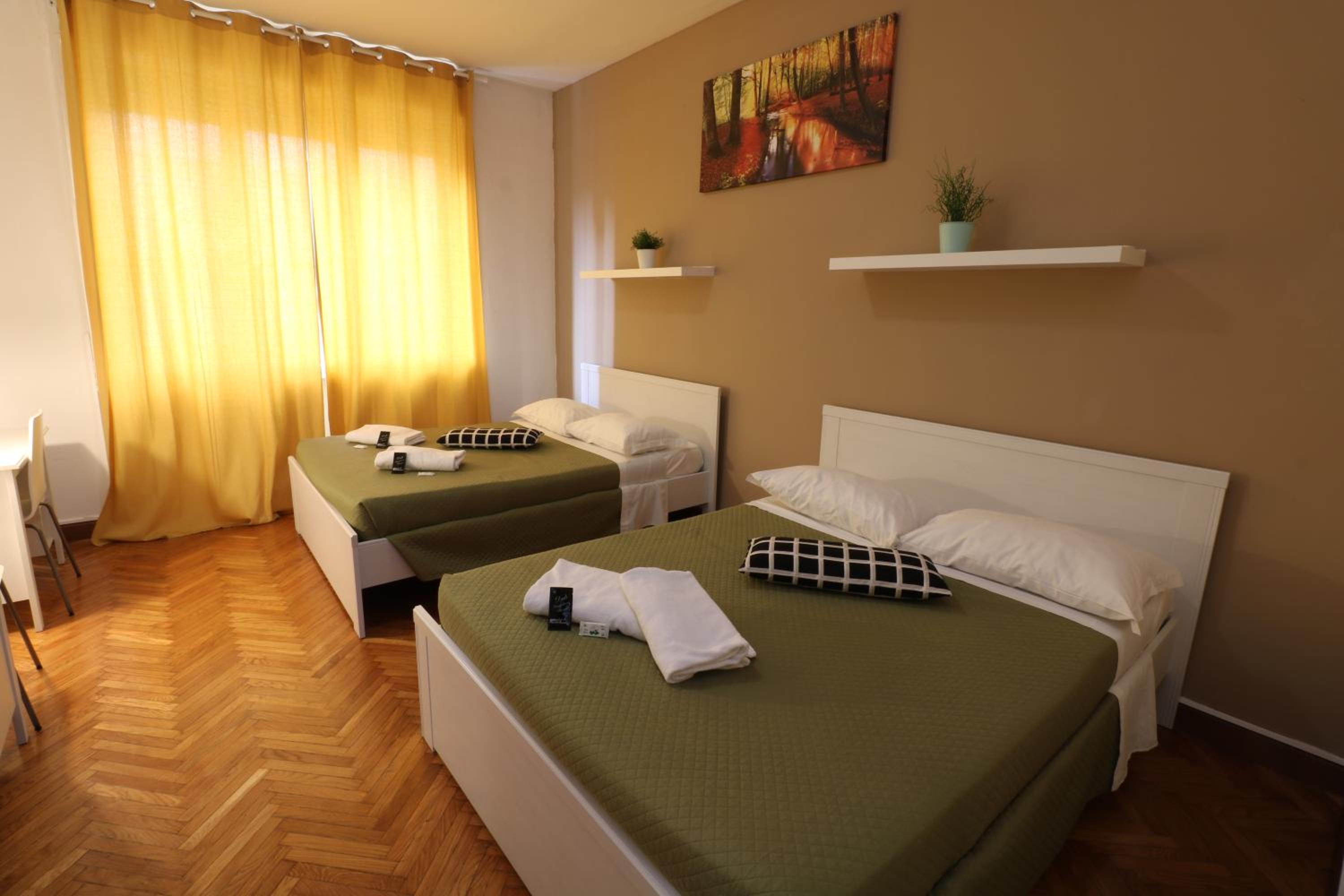 Triple Room with External Shared Bathroom