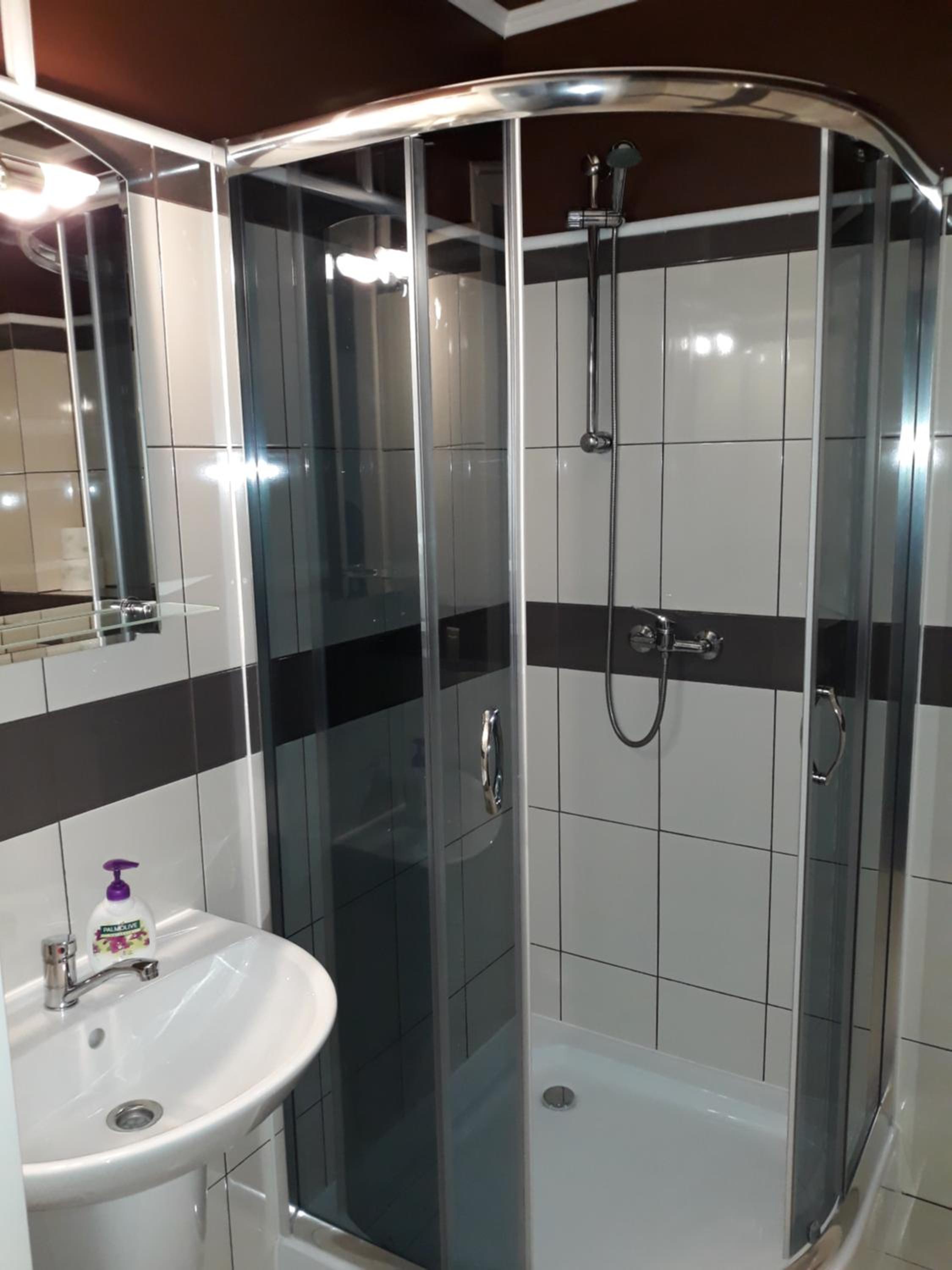 Double Room with Private Bathroom - Photo 3