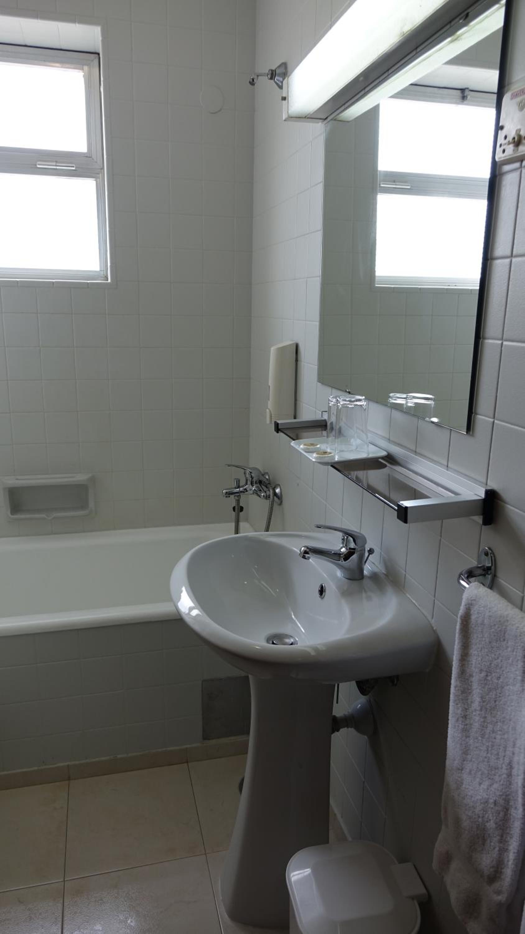 Economy Double Room - Photo 4