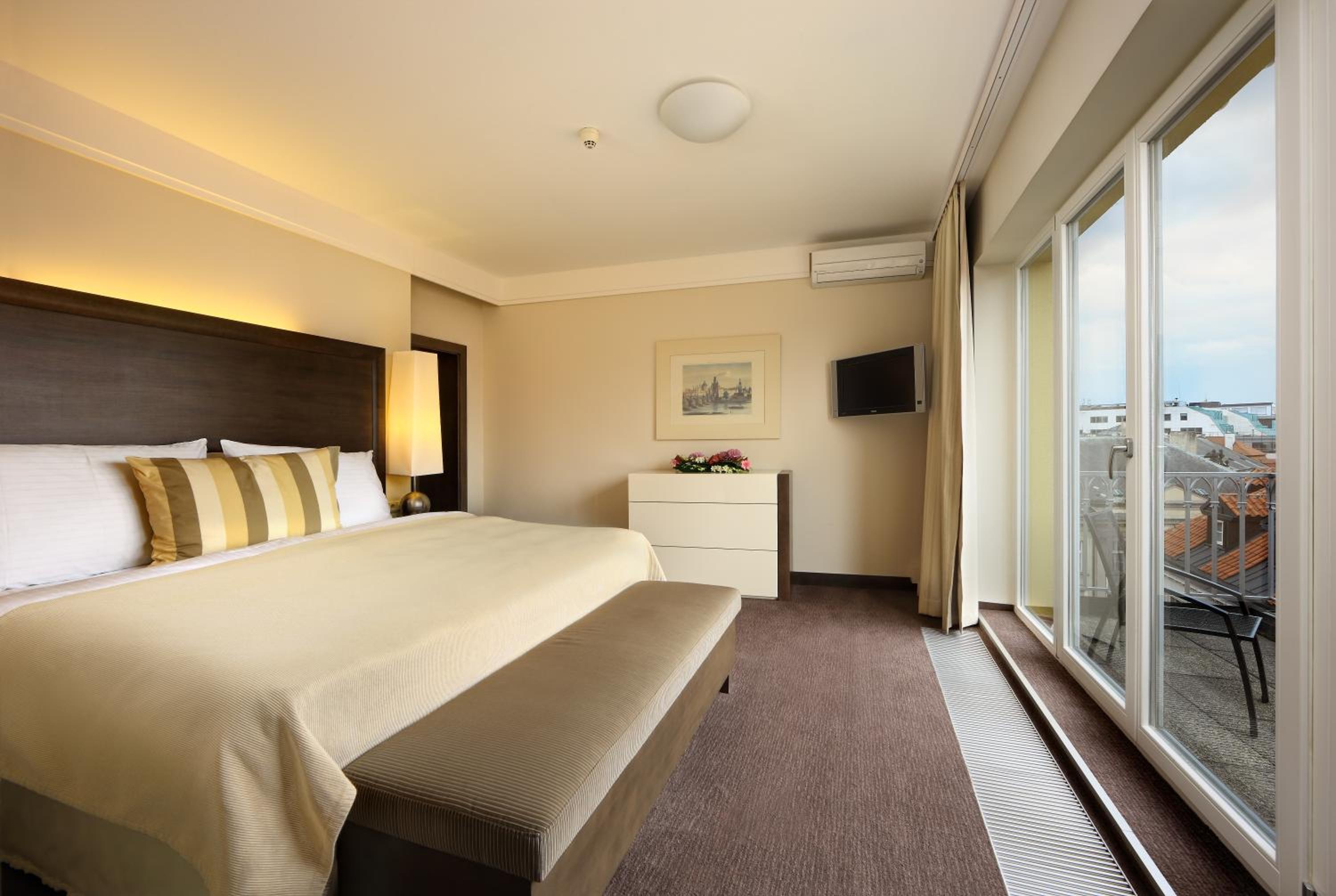 Suite with Balcony photo 1