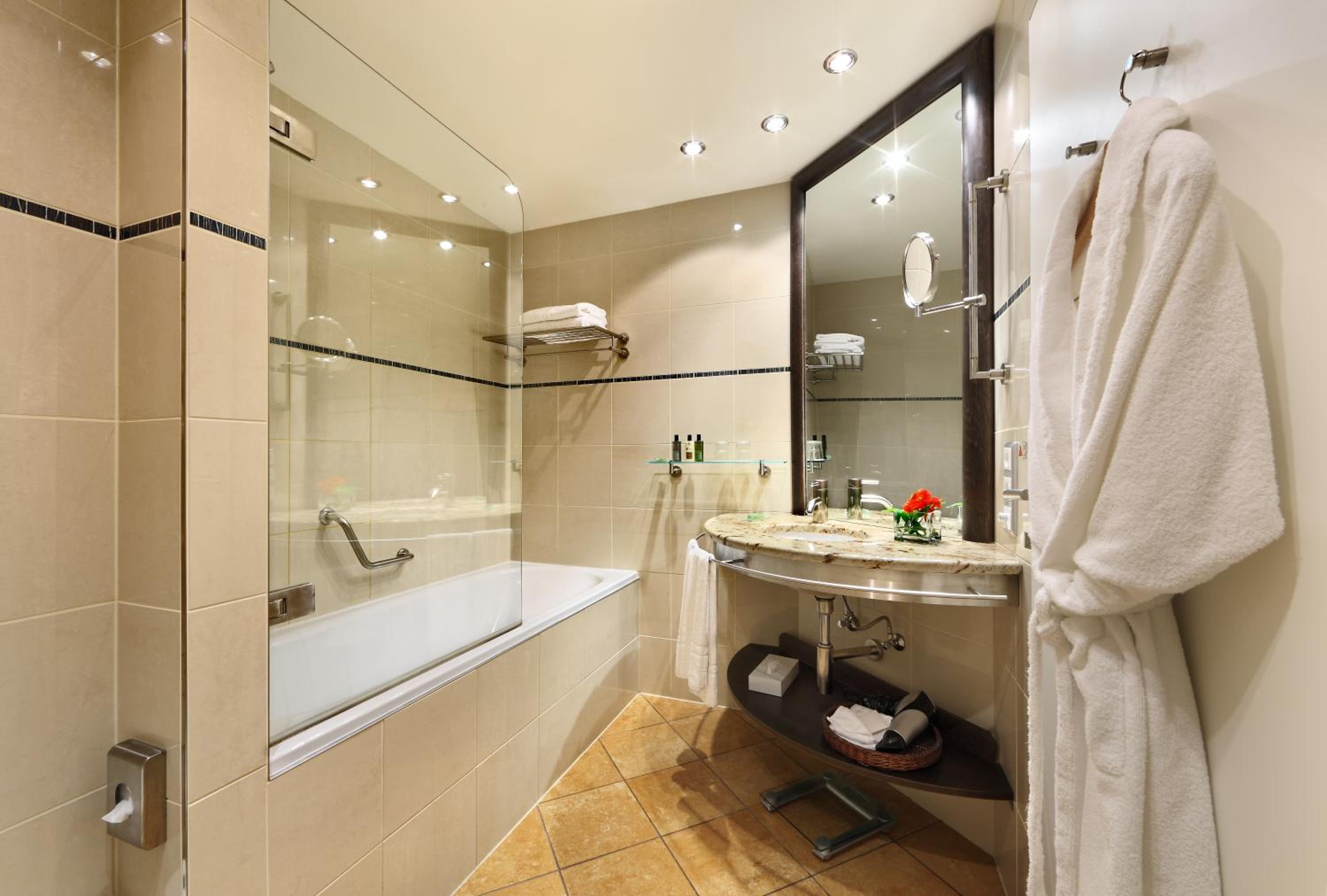 Double or Twin Room - Photo 9