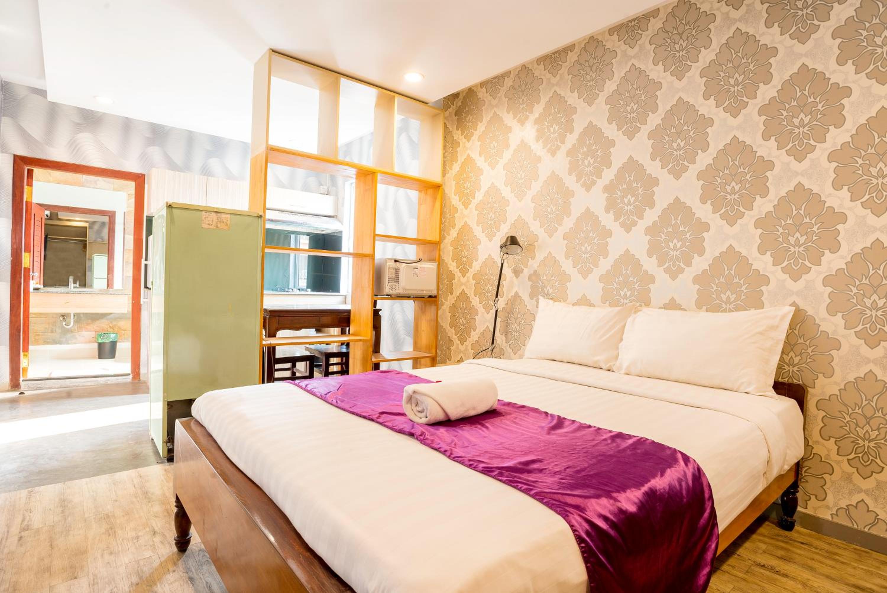 One-Bedroom Apartment - Photo 3