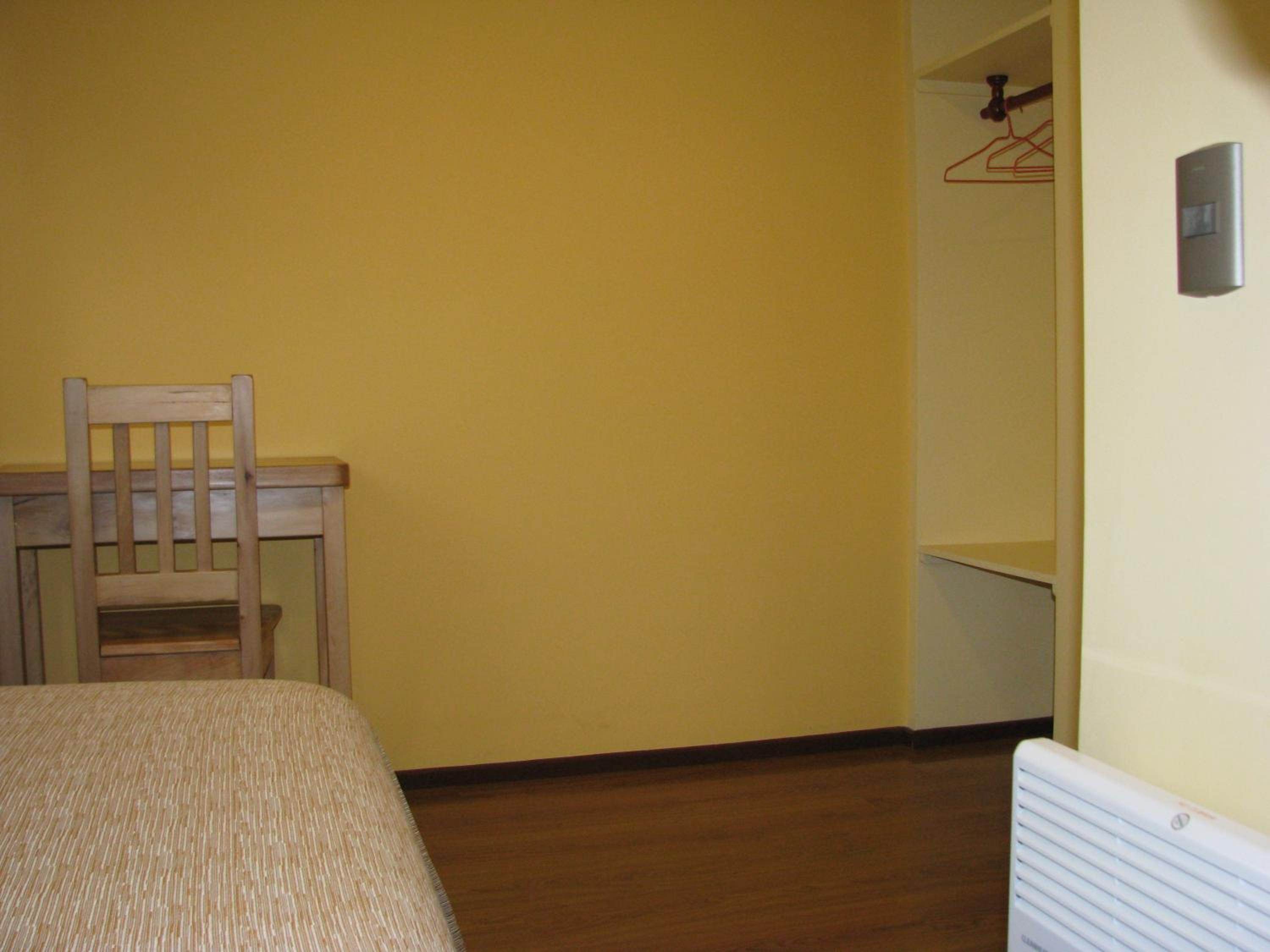 Small Single Room photo 2