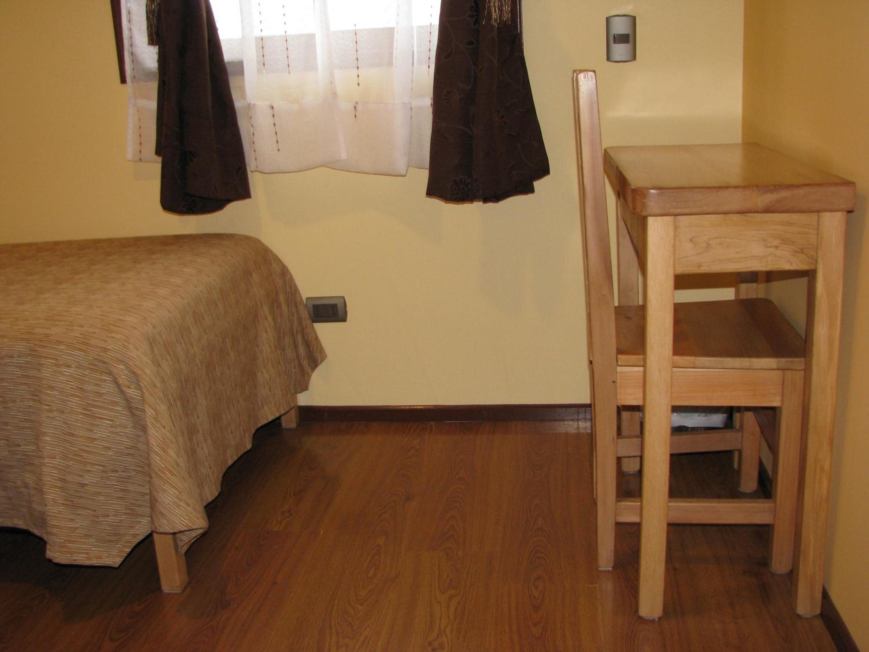 Small Single Room photo 3