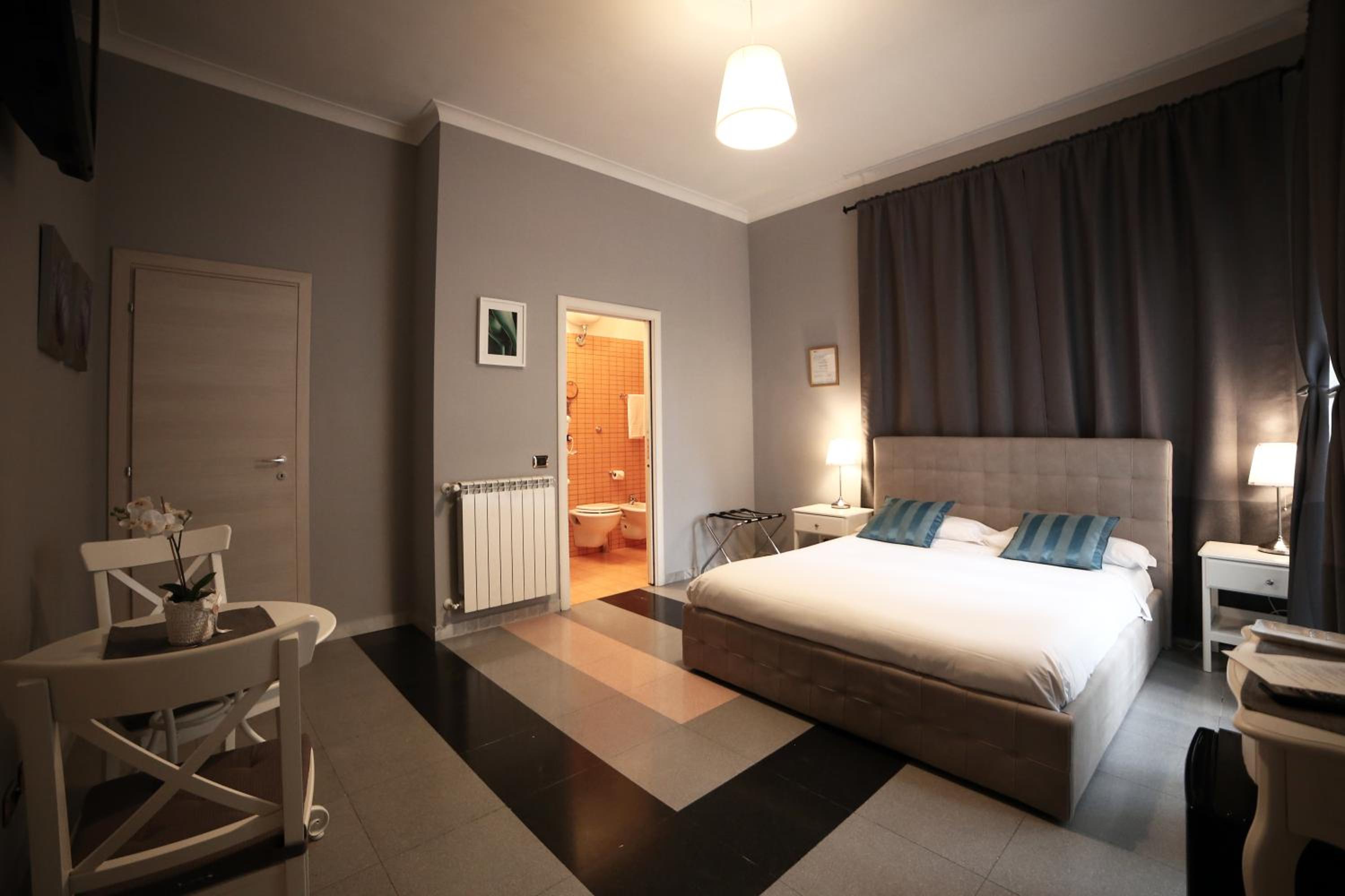 Double Room with Private Bathroom photo 2