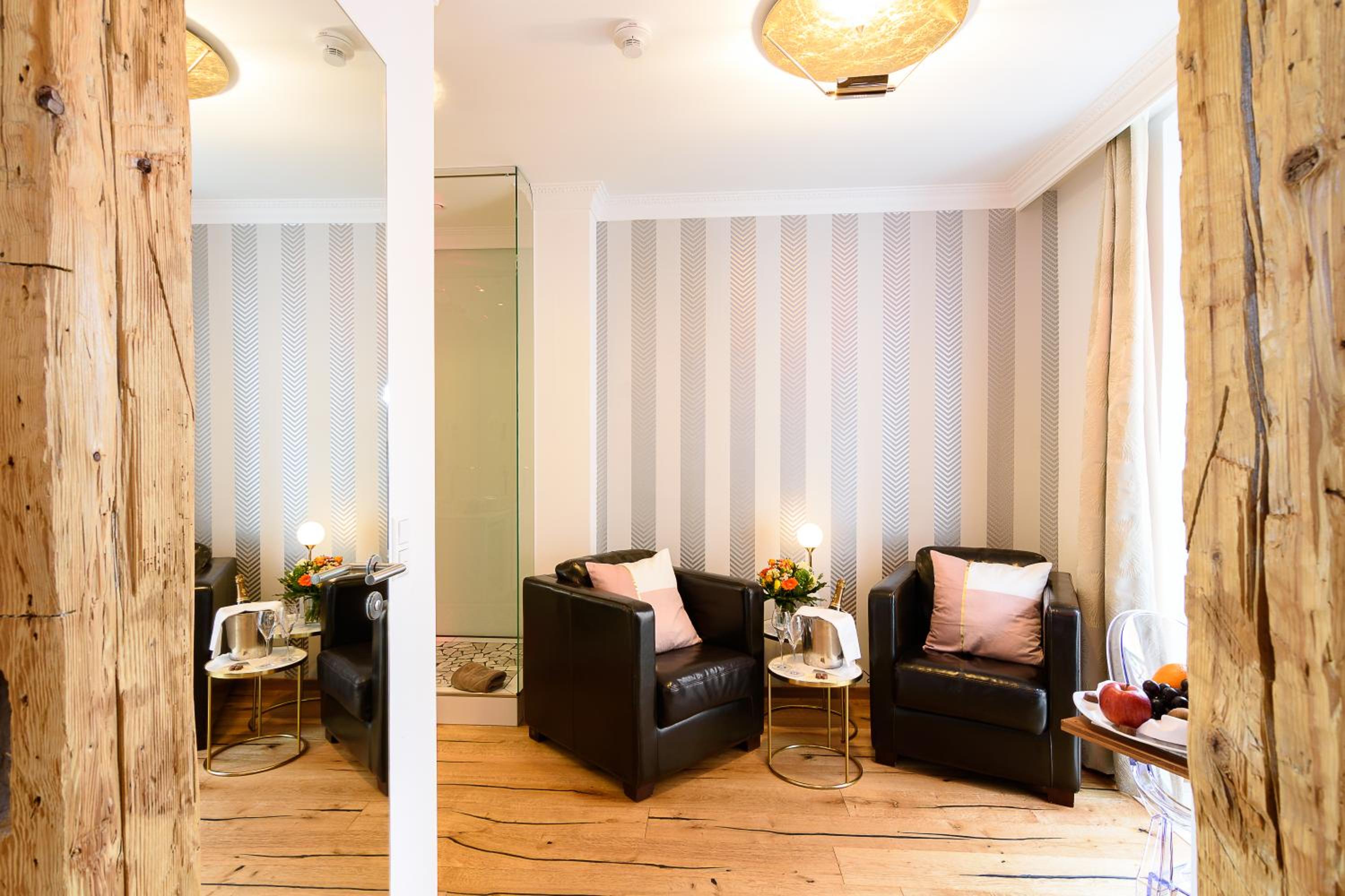 Junior Suite with Terrace - Photo 3