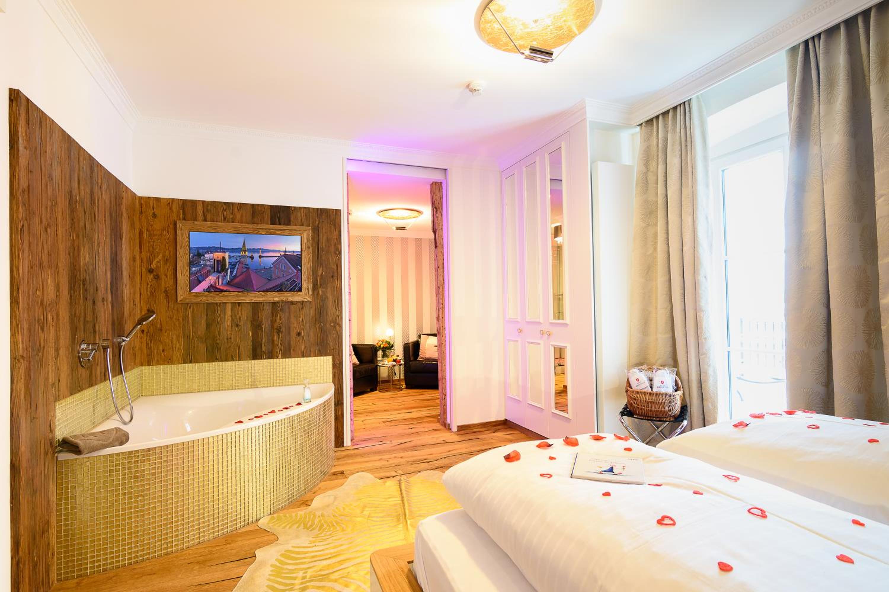 Junior Suite with Terrace - Photo 1