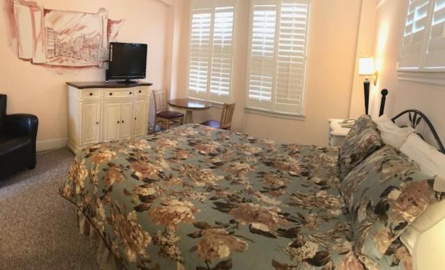 Queen Room