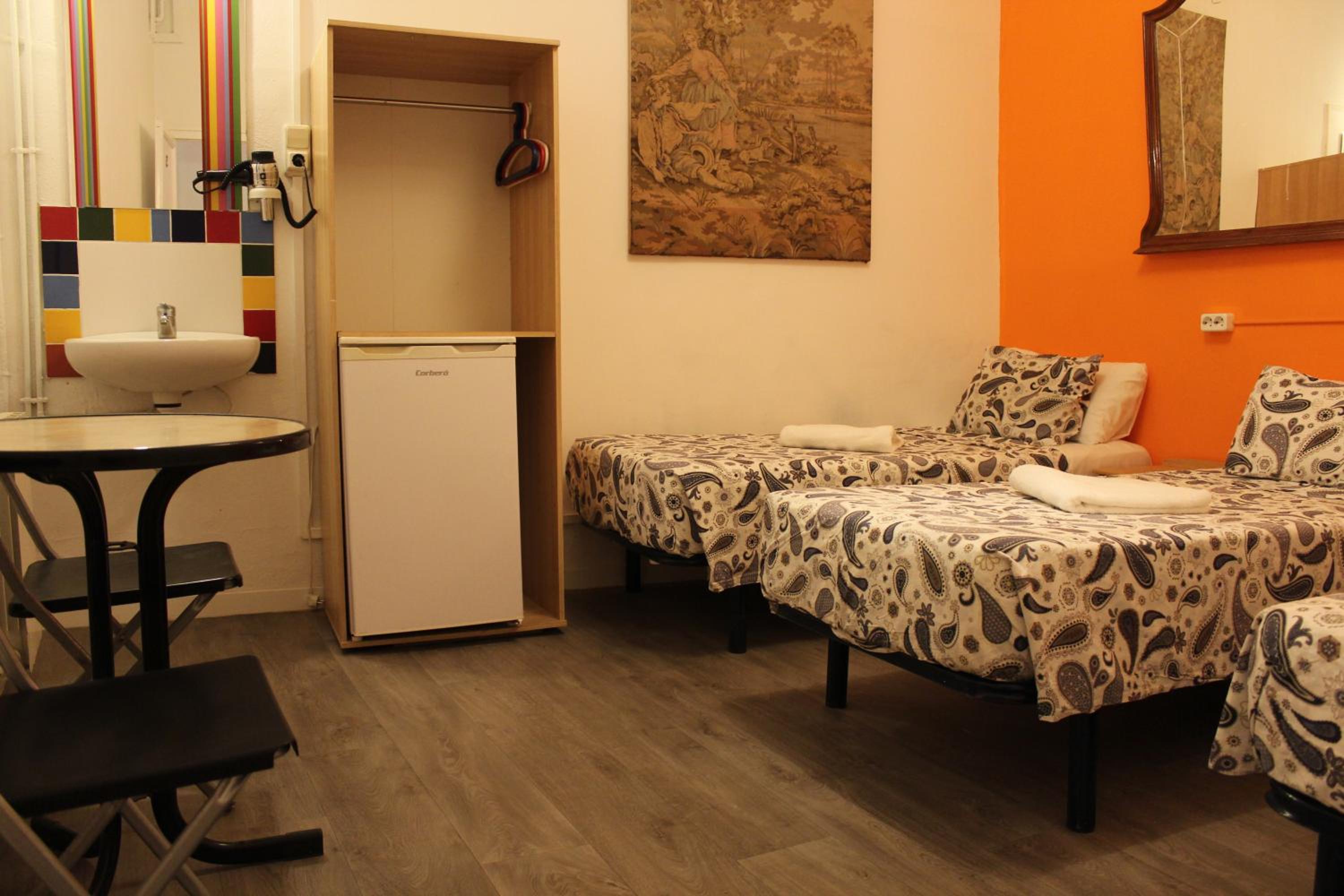 Triple Room with Shared Bathroom photo 3