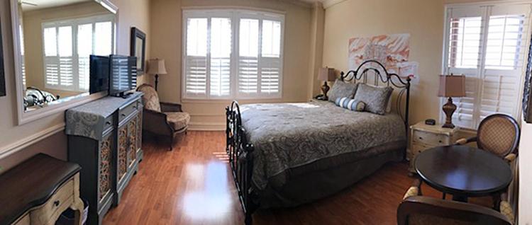 Deluxe Queen Room