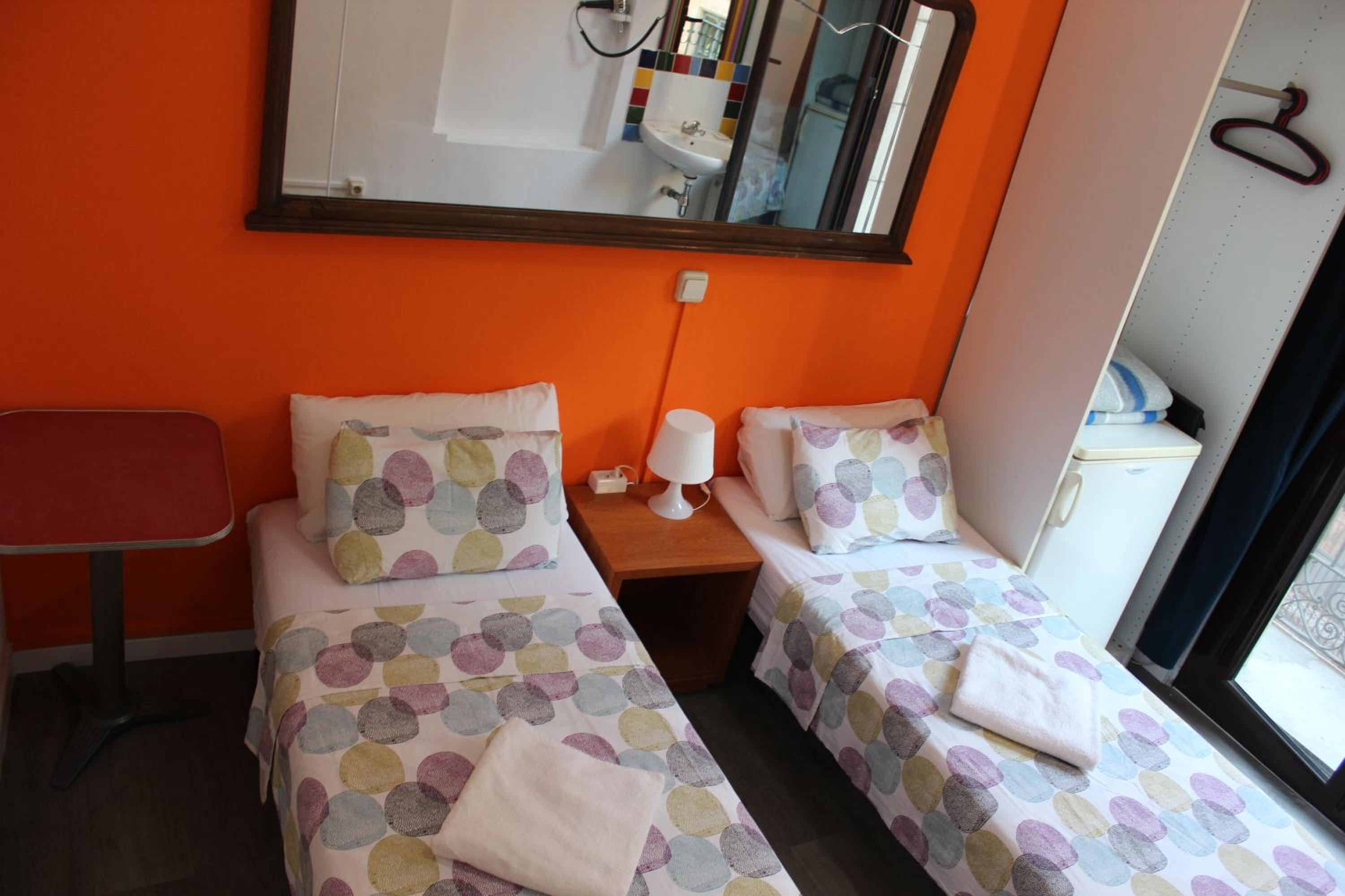 Twin Room with Balcony and Shared Bathroom photo 3