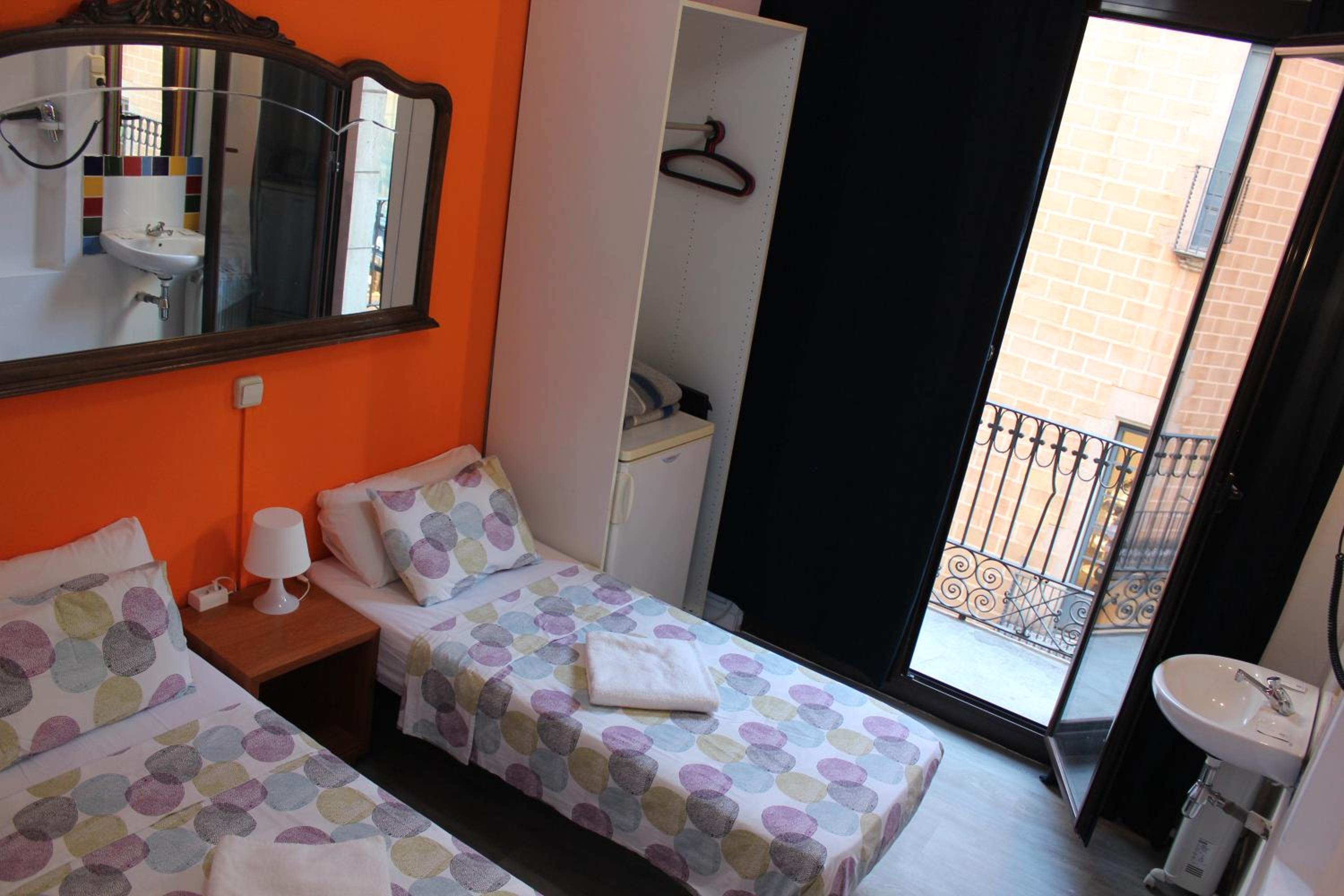 Habitación Doble con Balcón y Baño Compartido