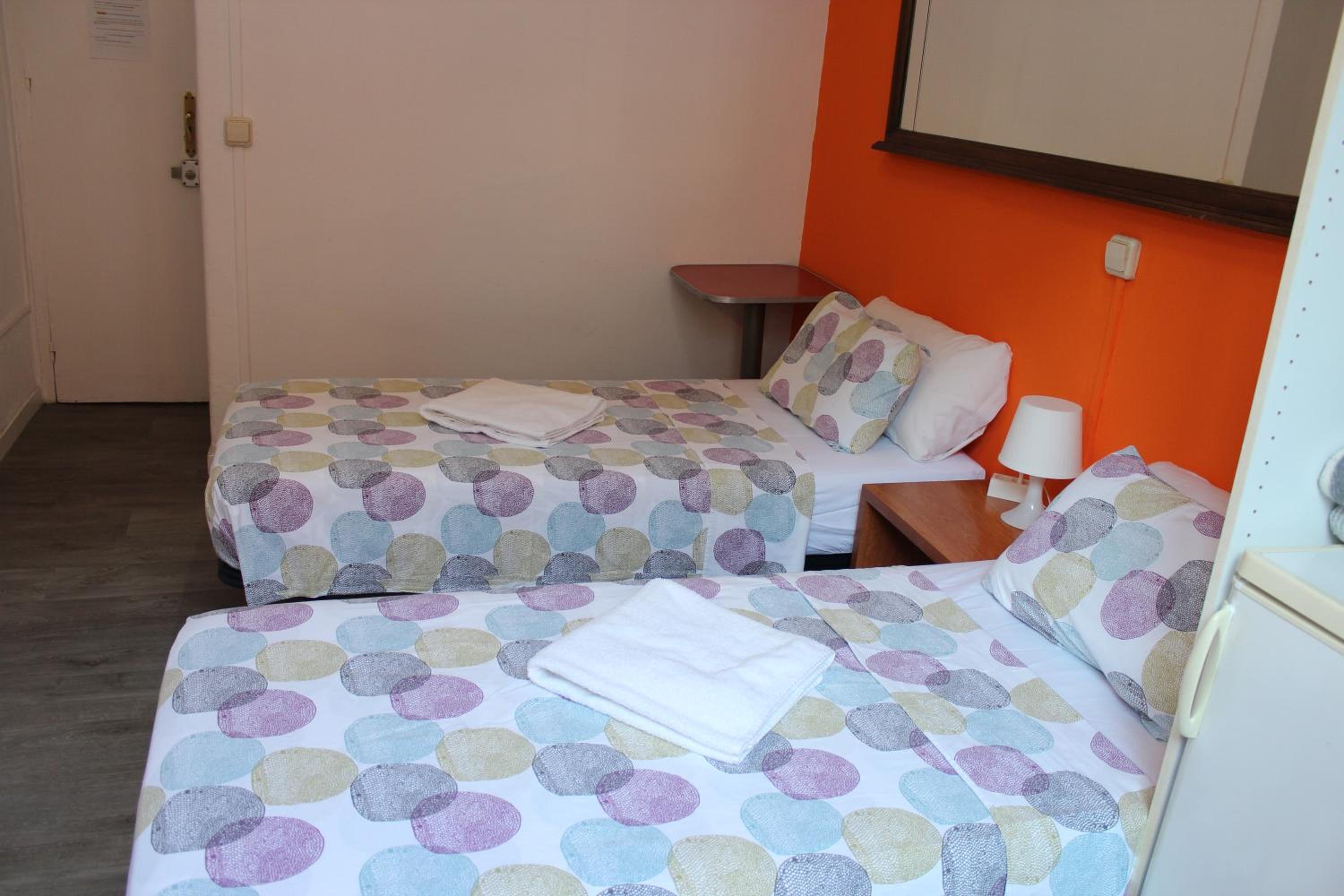 Twin Room with Balcony and Shared Bathroom photo 2