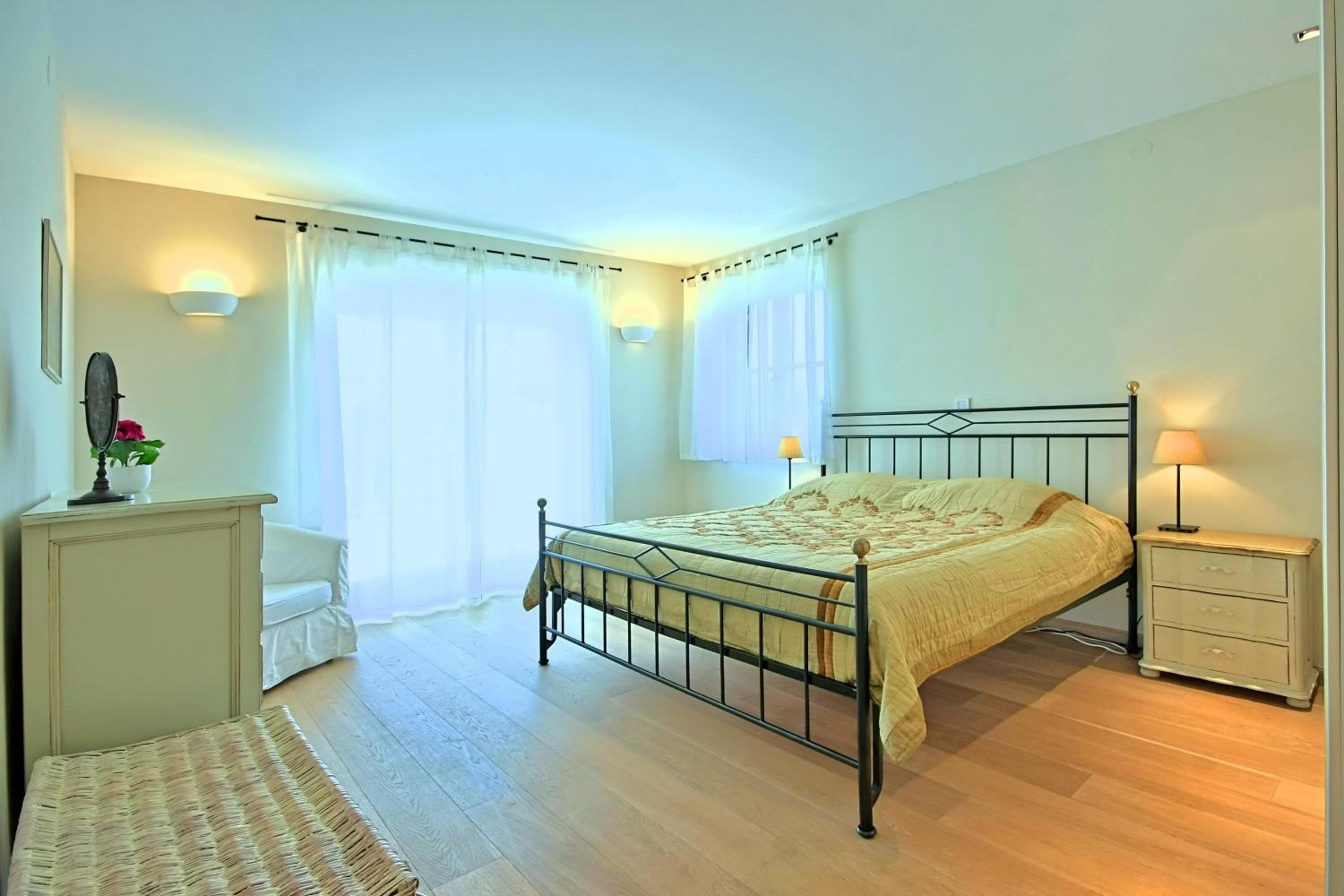 Villa photo 1
