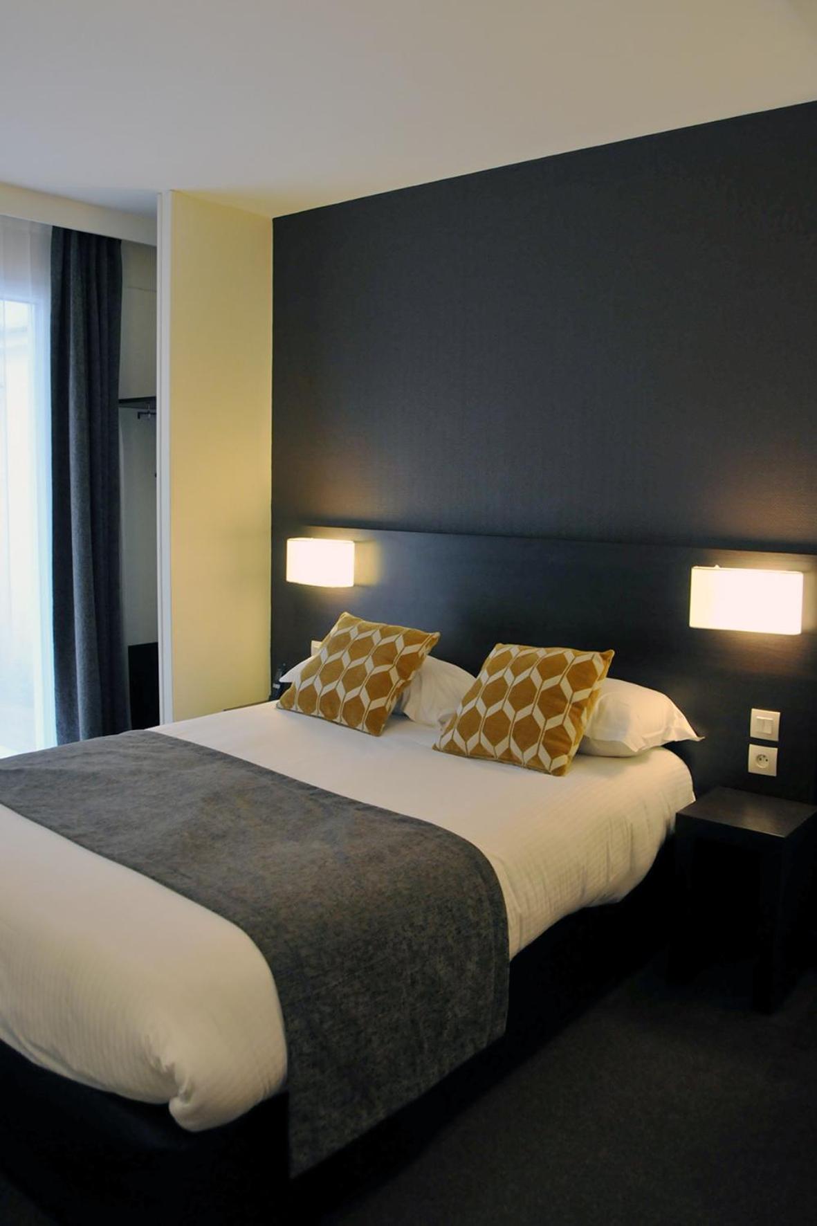Standard Double Room - Photo 9