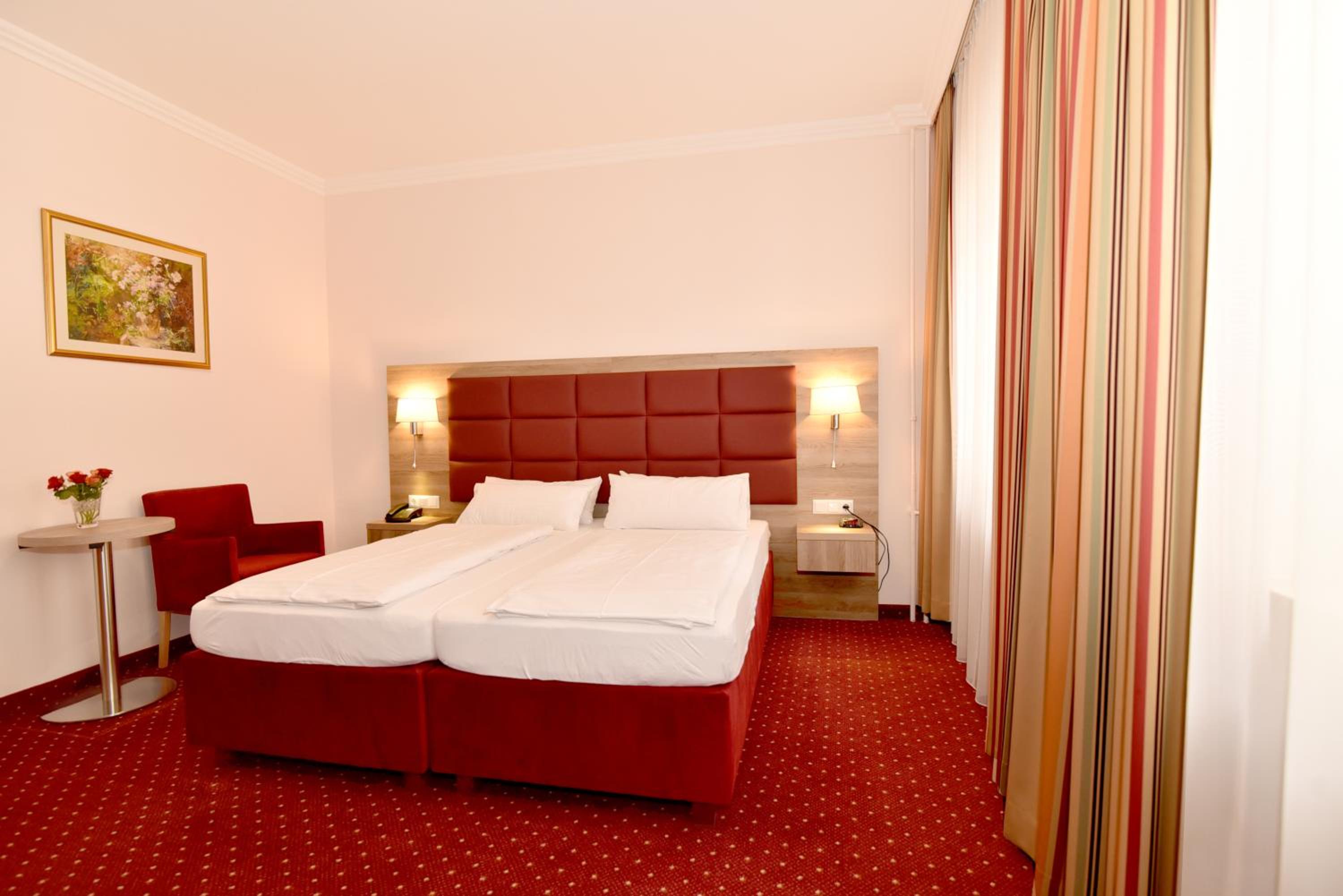 Double Room - Photo 4