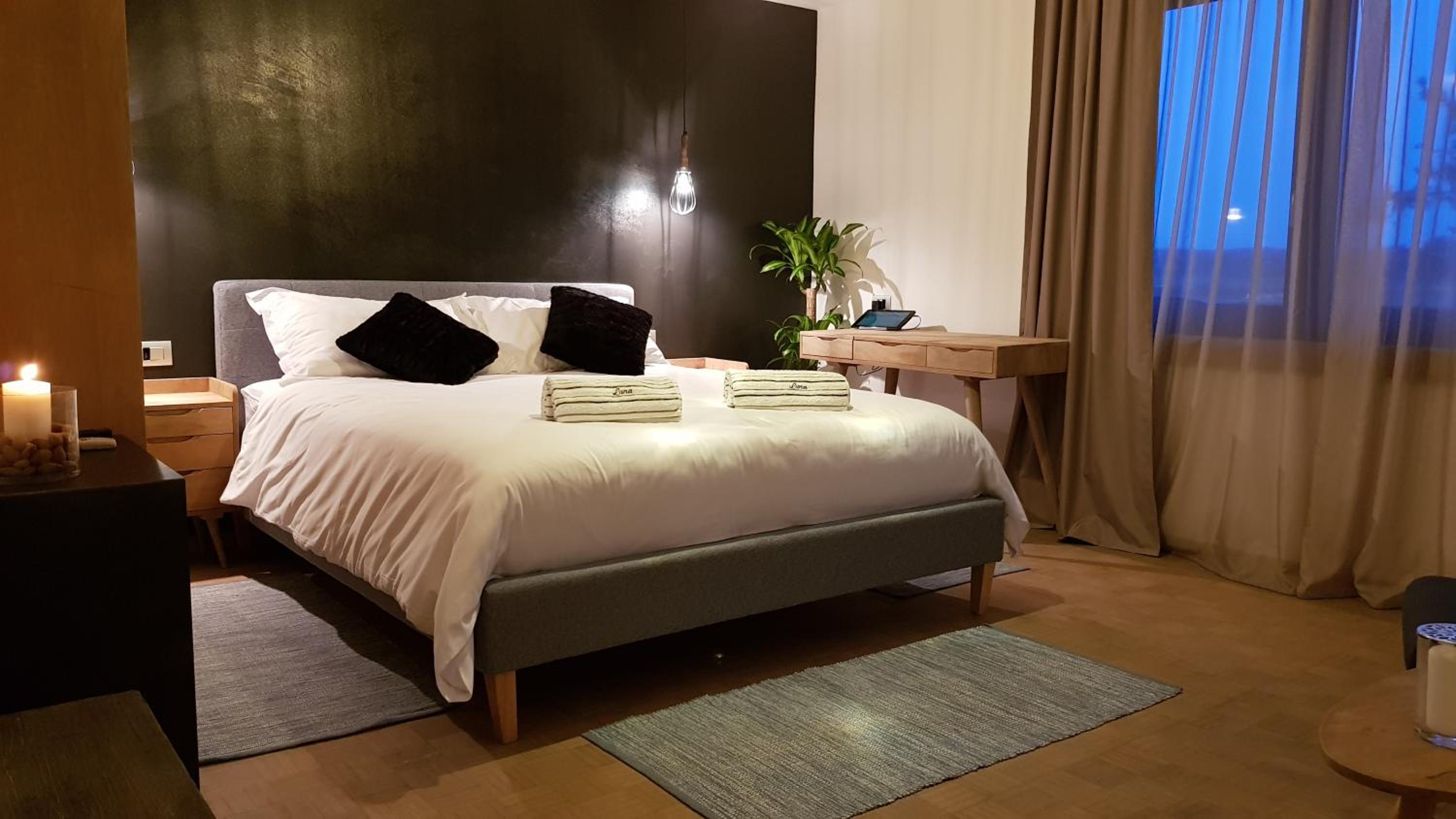 Double Room with Balcony - Photo 3