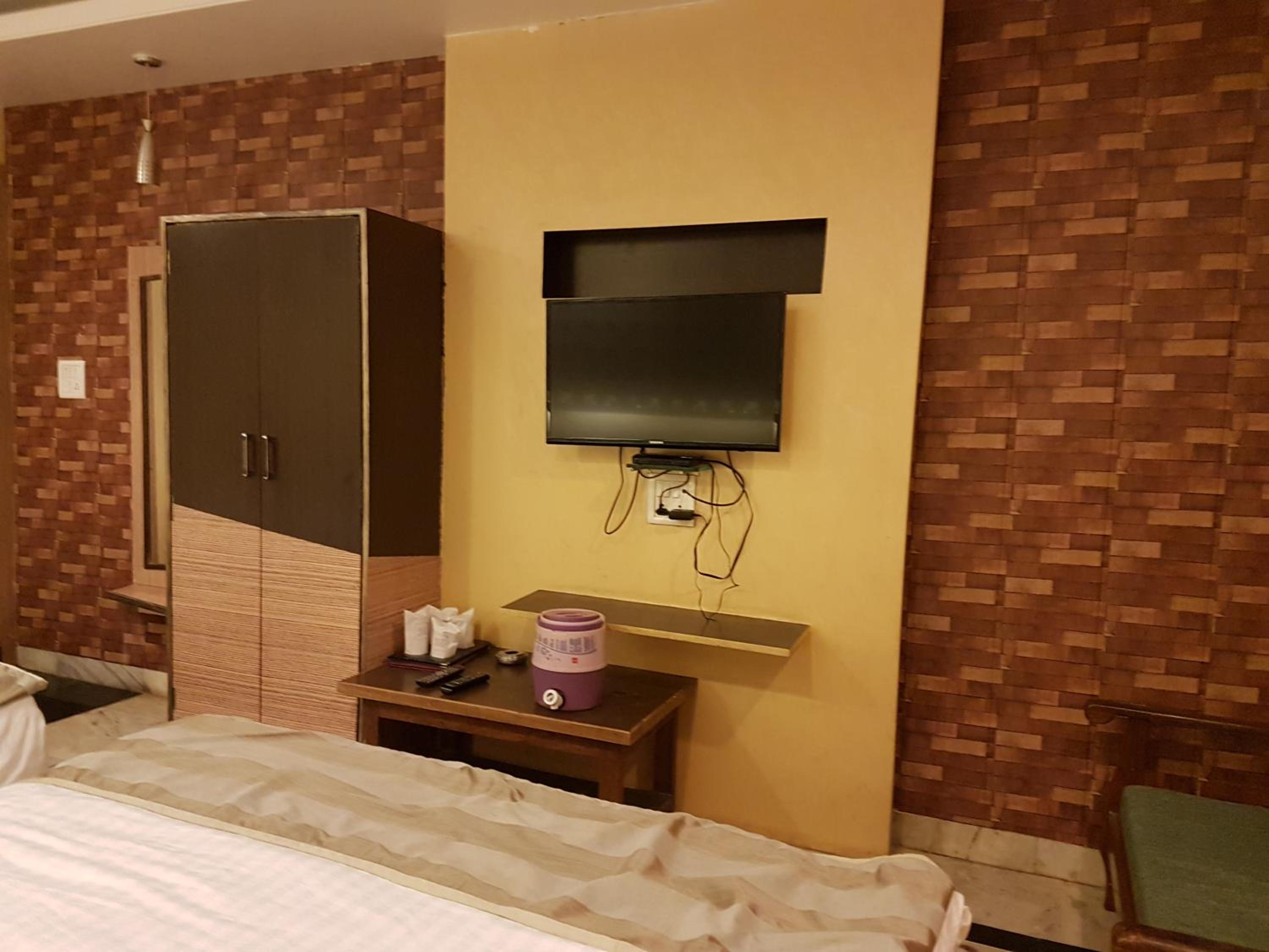 Family Room - Photo 6