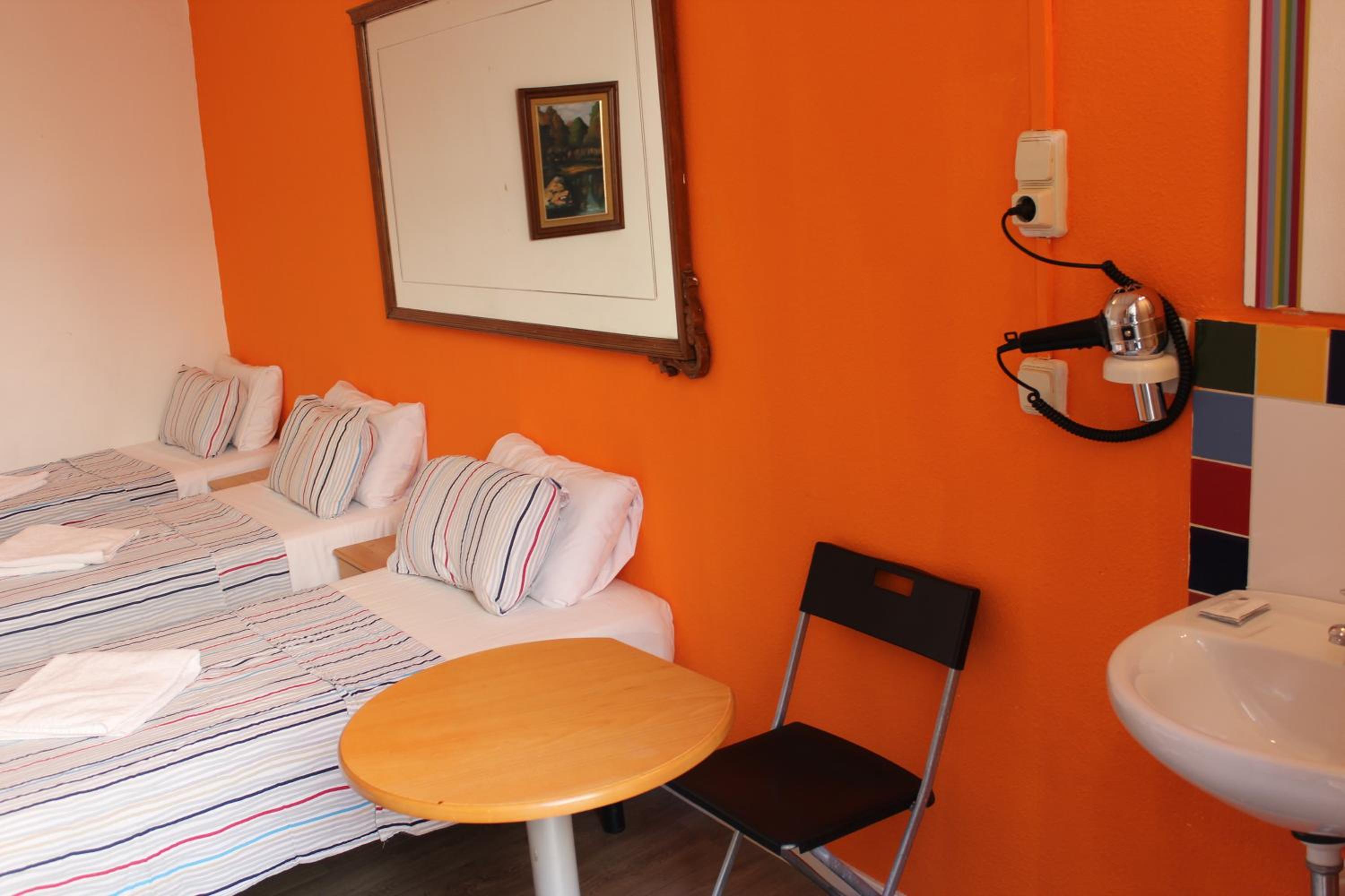 Habitación Cuádruple con Baño Compartido