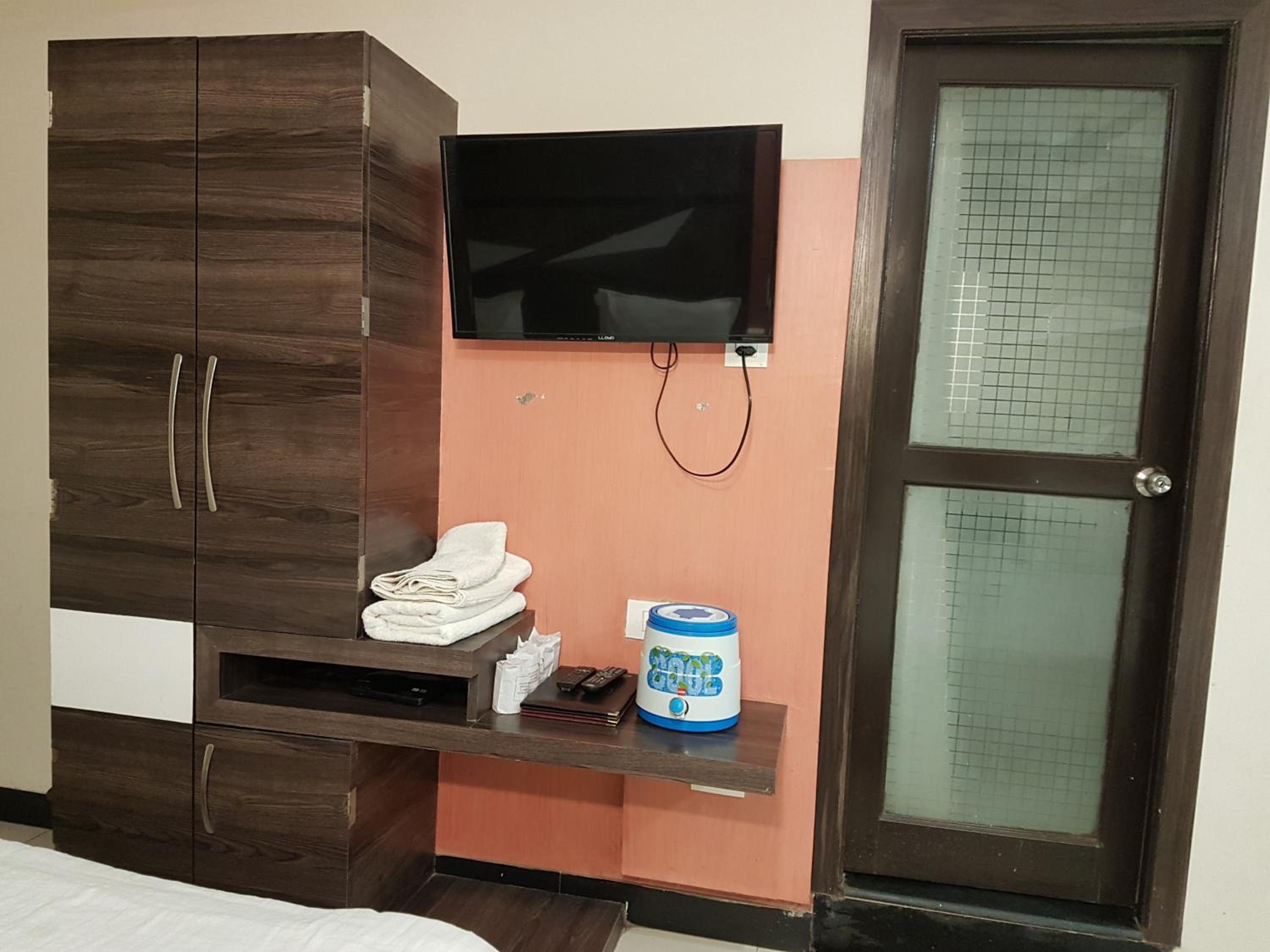 Family Room - Photo 8