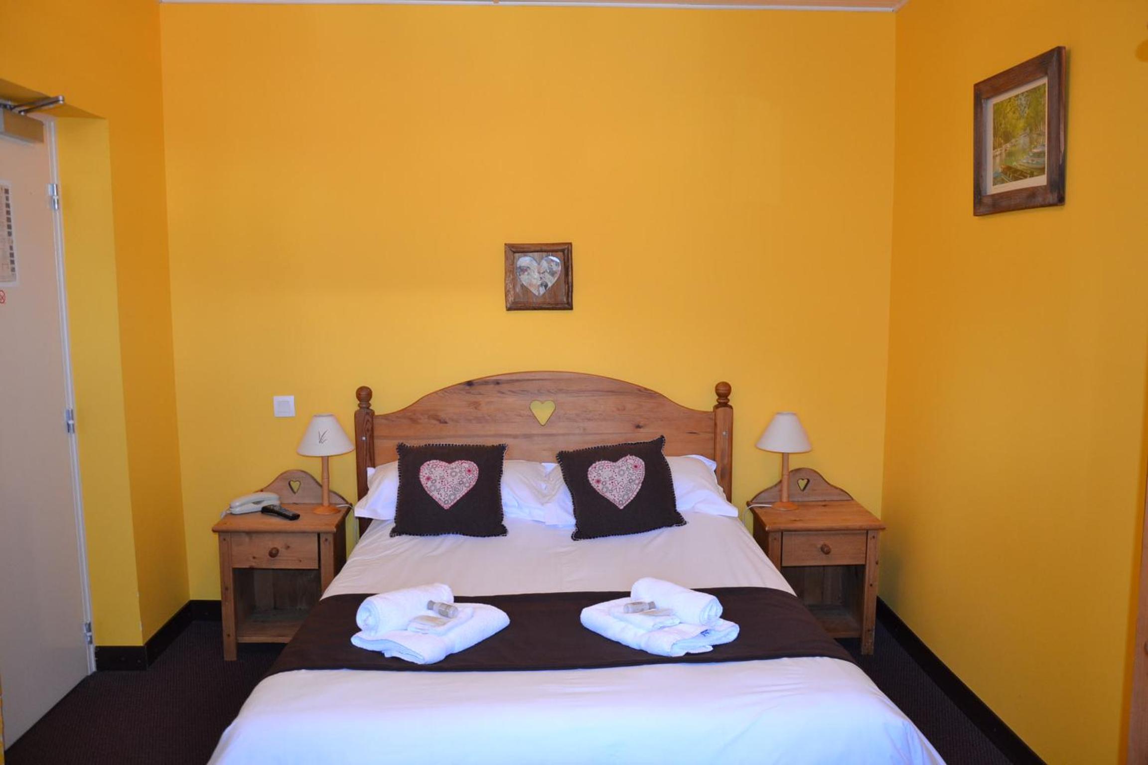 Double Room with Private External Toilet and Bathroom photo 1