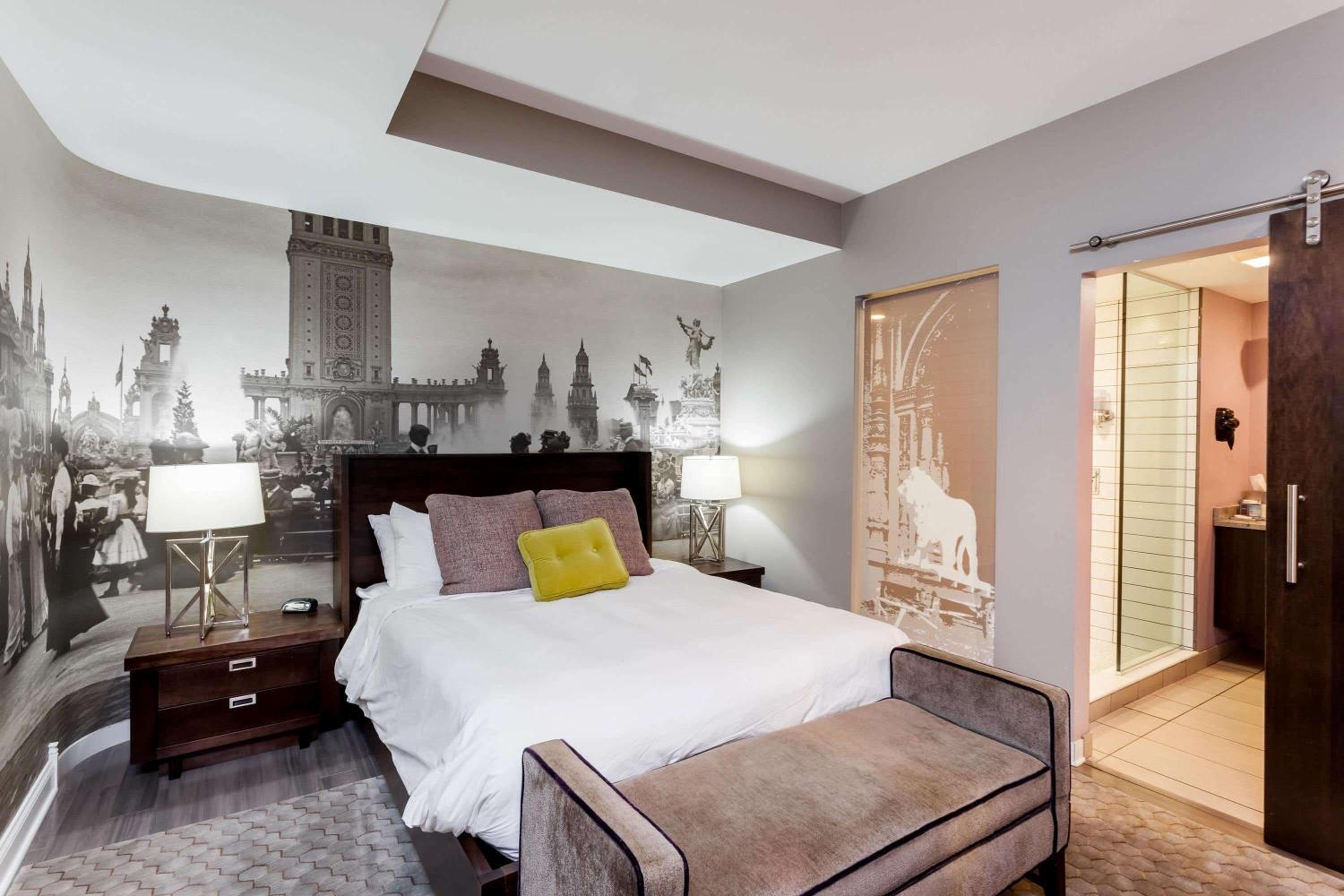Junior Suite with King Bed - Photo 9