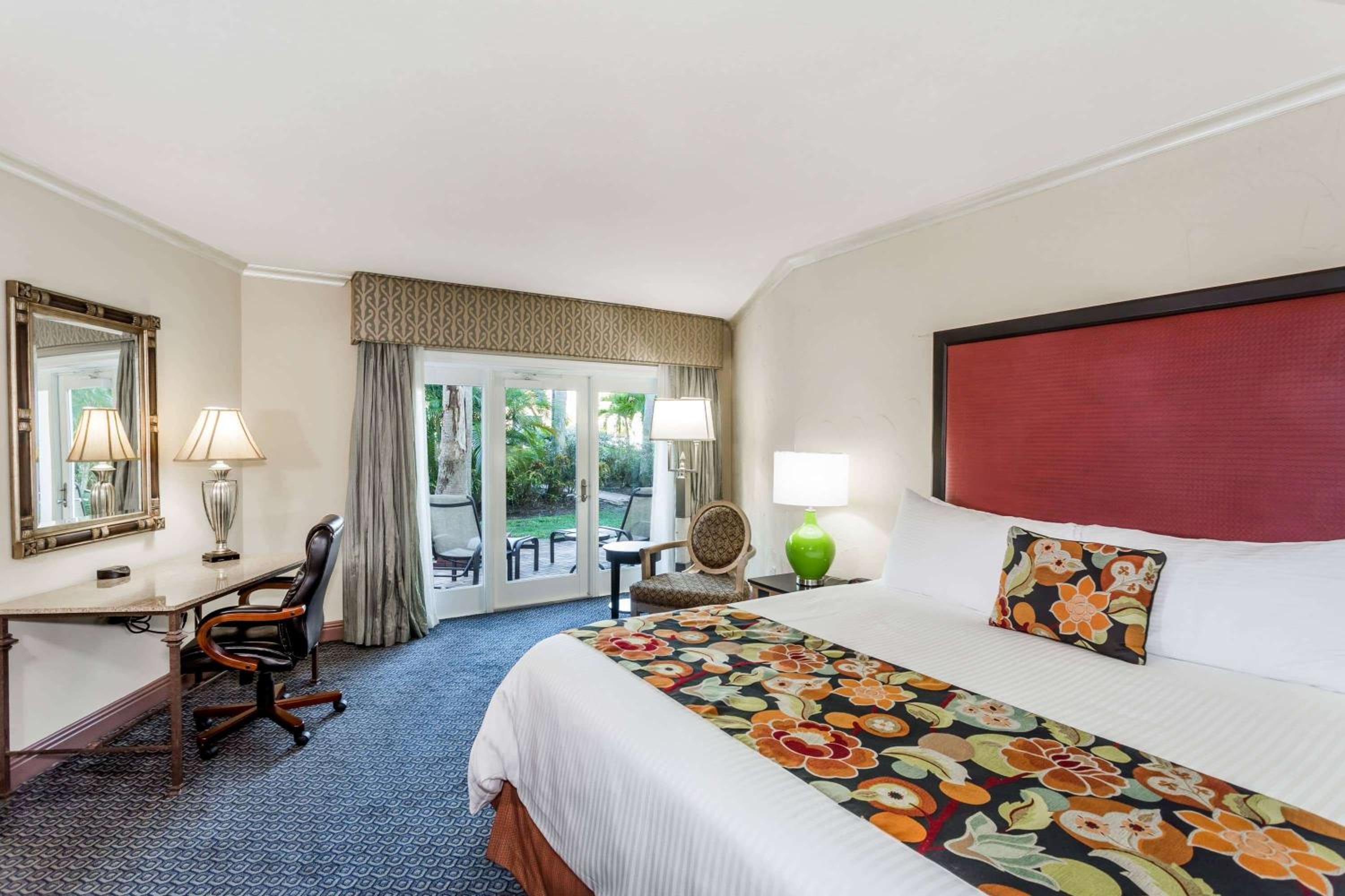 King Room - Poolside - Non-Smoking  - Photo 3