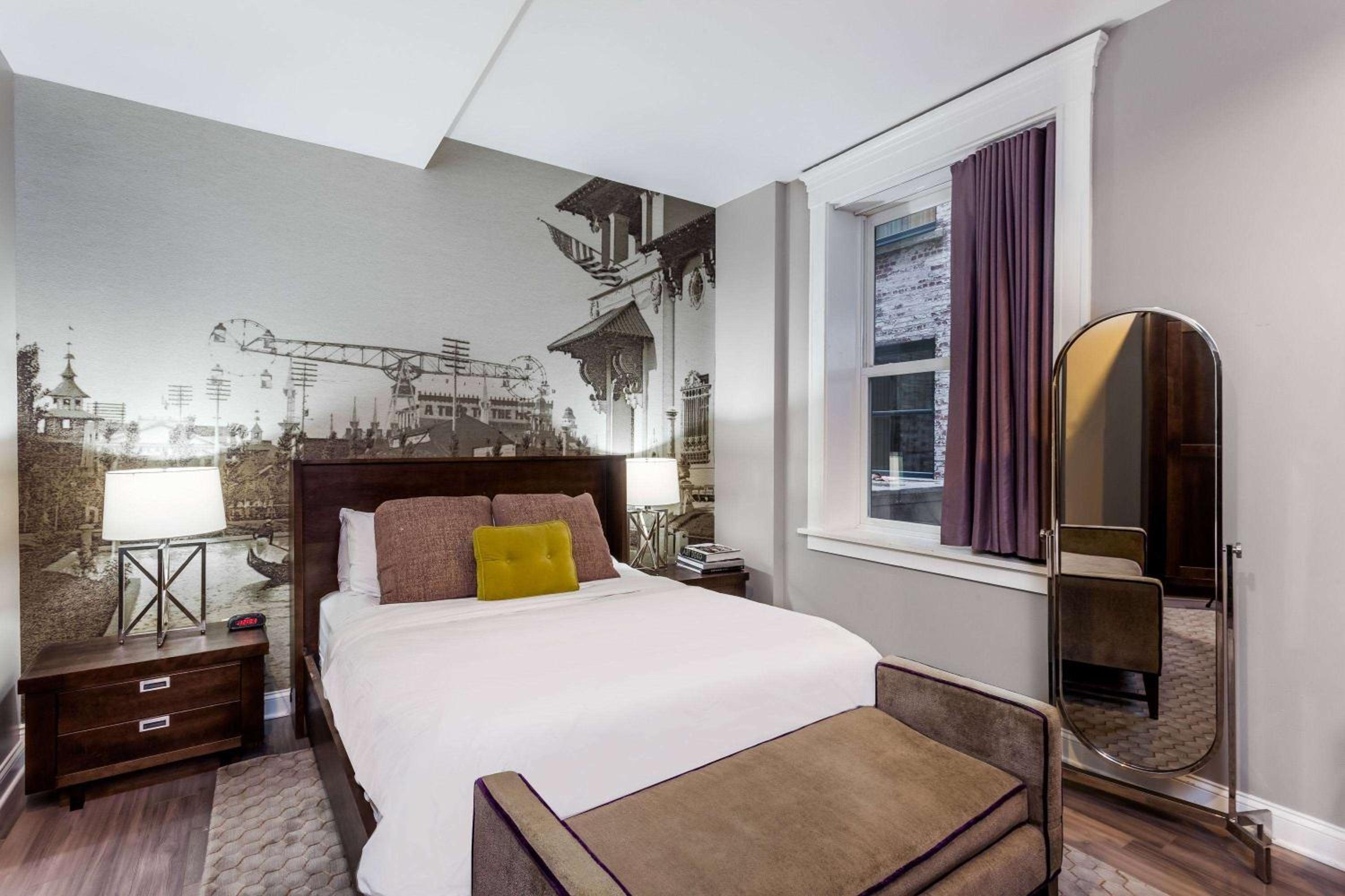 Deluxe Room with Queen Bed - Non Smoking - Photo 2